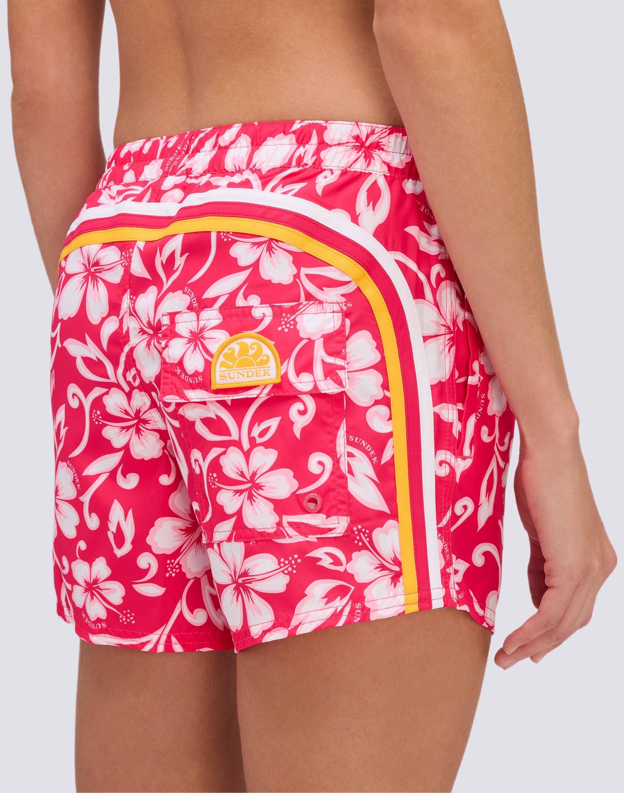 sundek-coast-pantaloncino-mare-donna-repreve-con-stampa-hibiscus-sk23 image 3