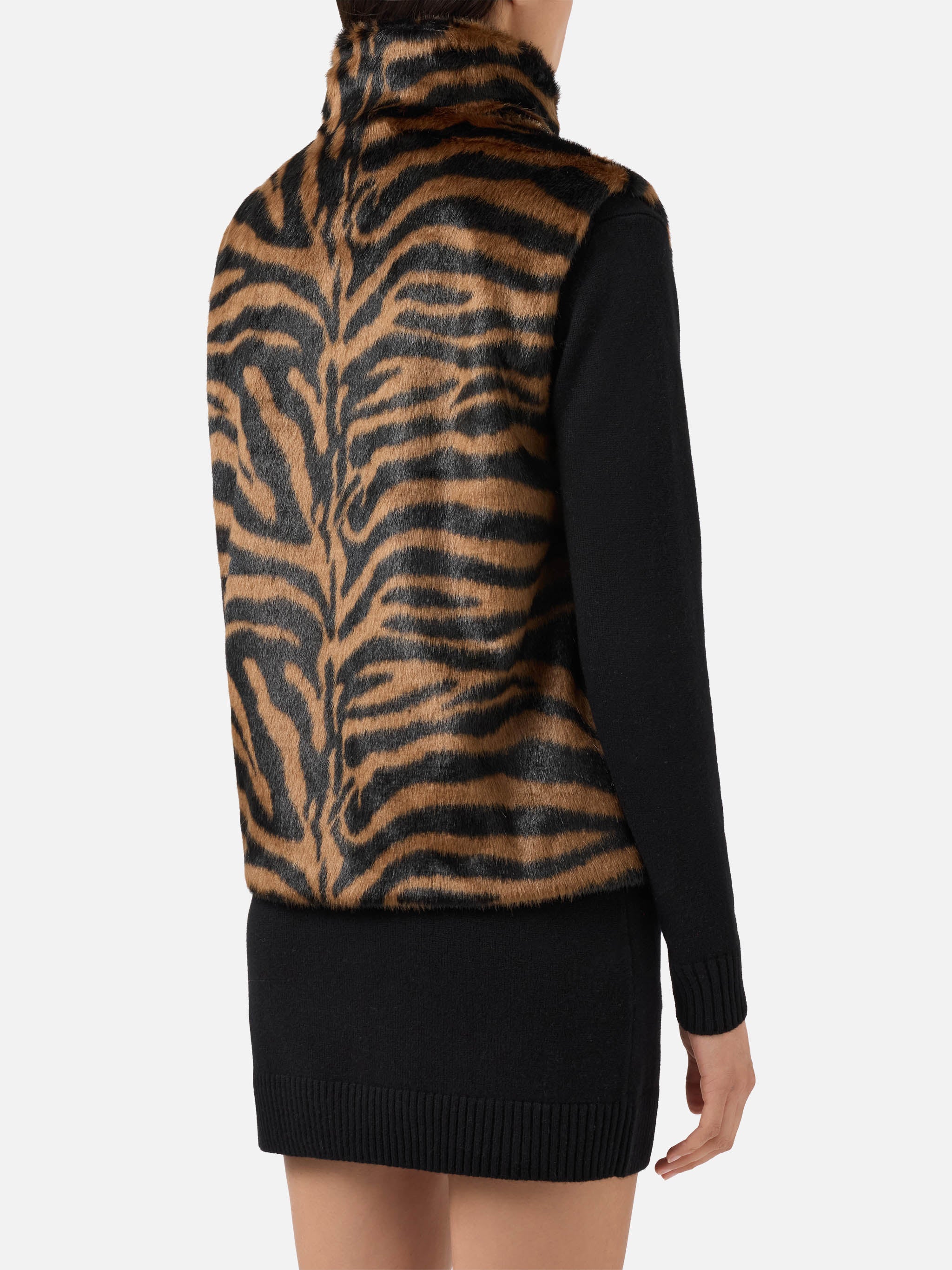 mc2-saint-barth-gilet-ambre-in-faux-fur-smanicato-donna-con-stampa-zebrata-vesti image 4
