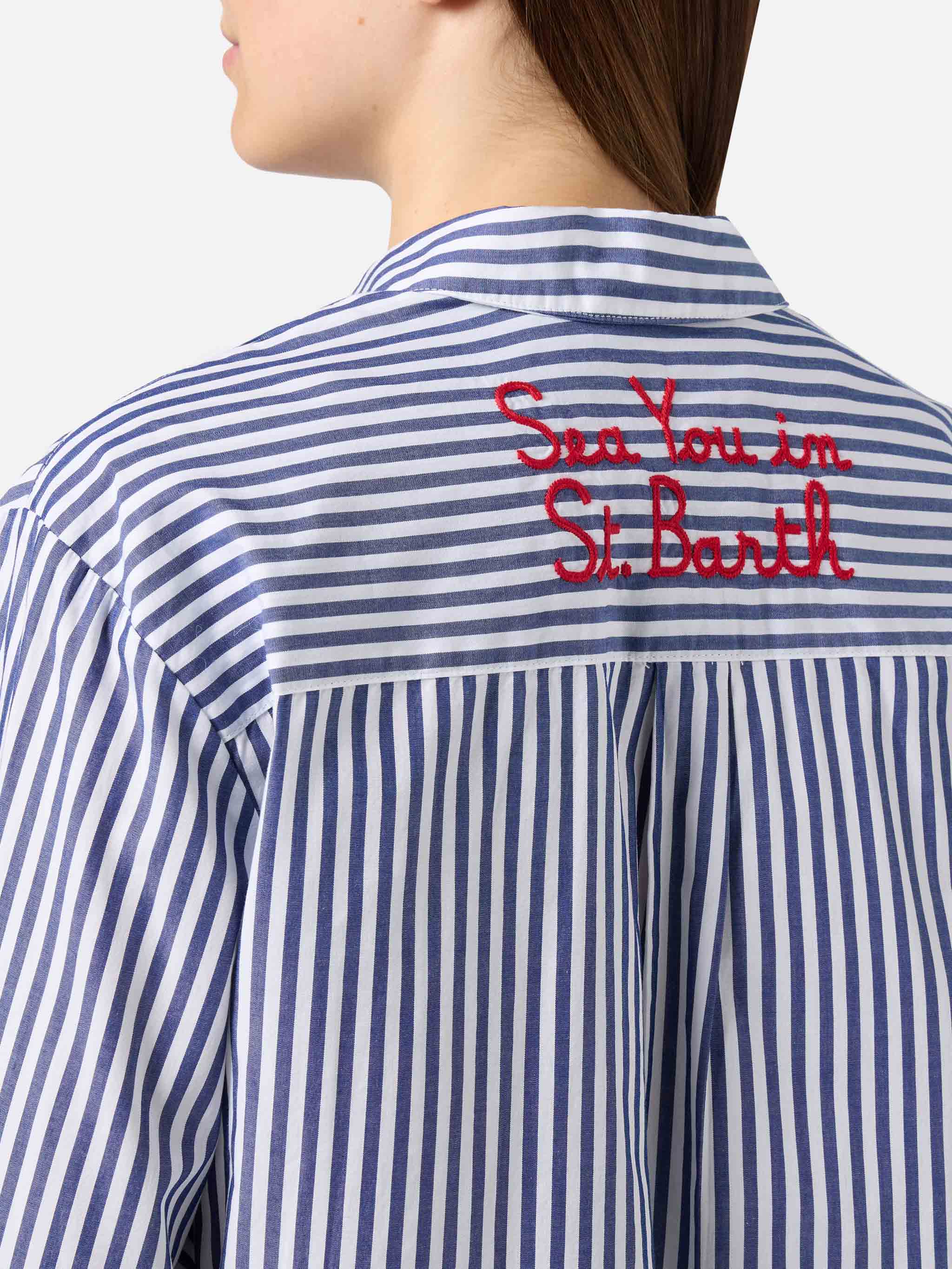 mc2-saint-barth-camicia-brigitte-donna-a-righe-blu-con-ricamo-see-you-in-saint-b image 2