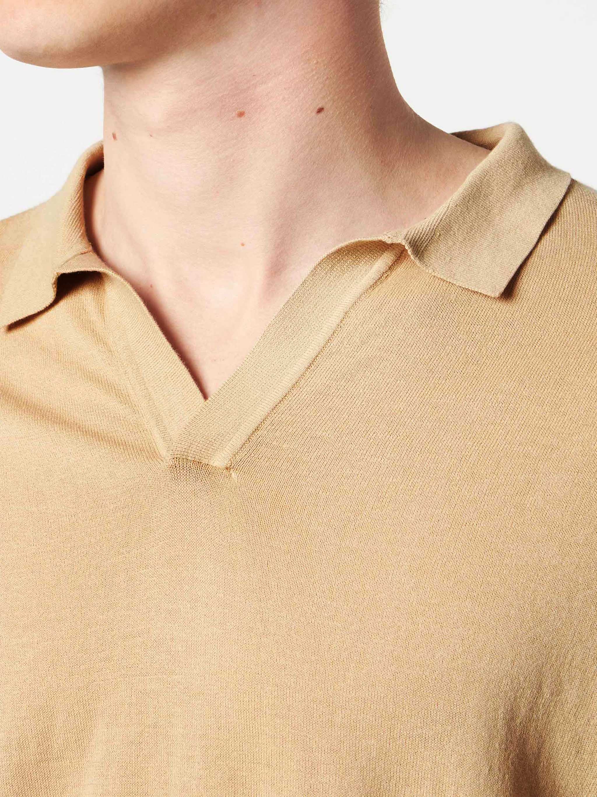 mc2-saint-barth-polo-sloan-uomo-in-maglia-beige-senza-bottoni image 2