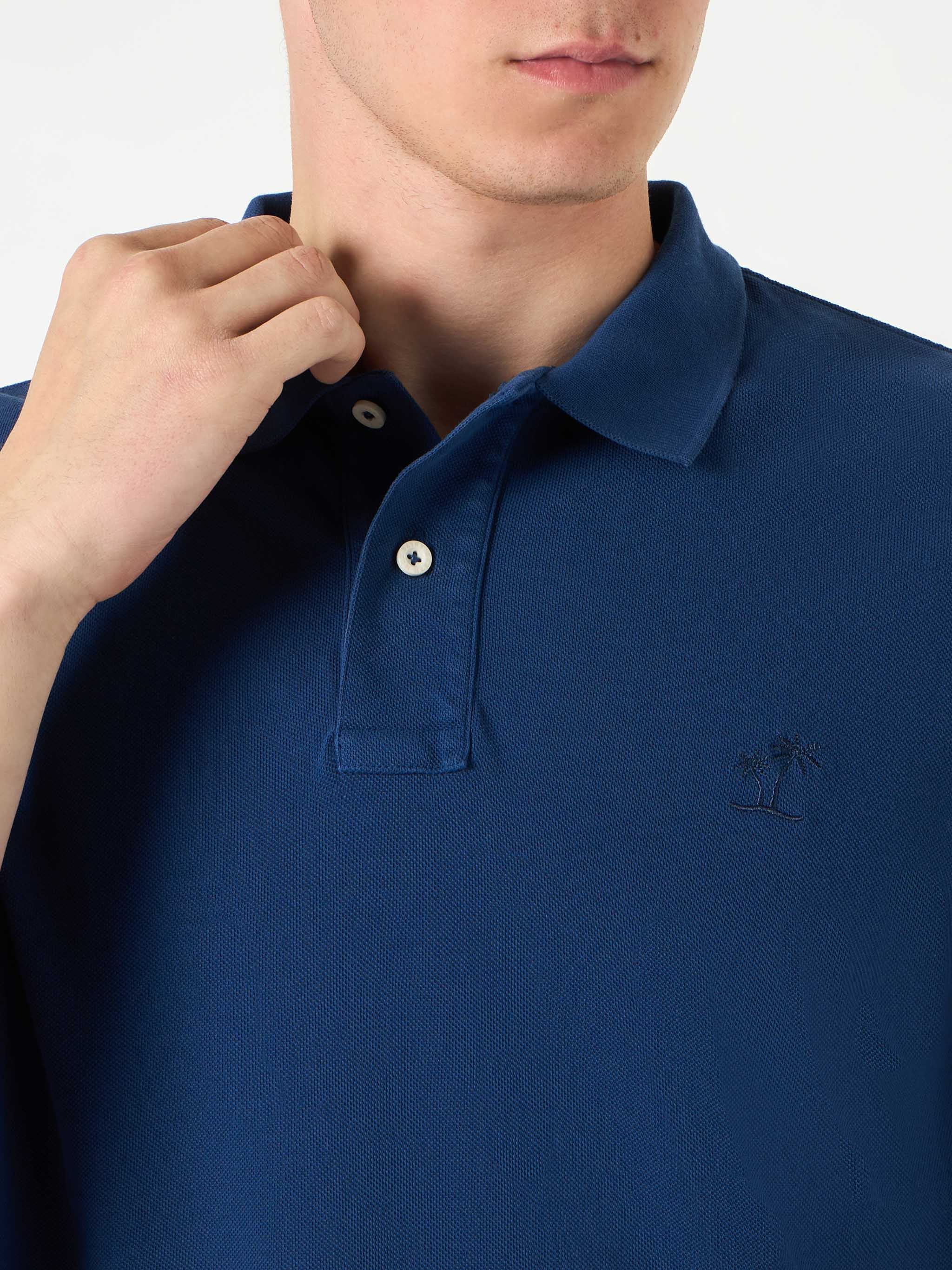 mc2-saint-barth-polo-uomo-in-denim-piquet-blu-effetto-vintage-con-logo image 2