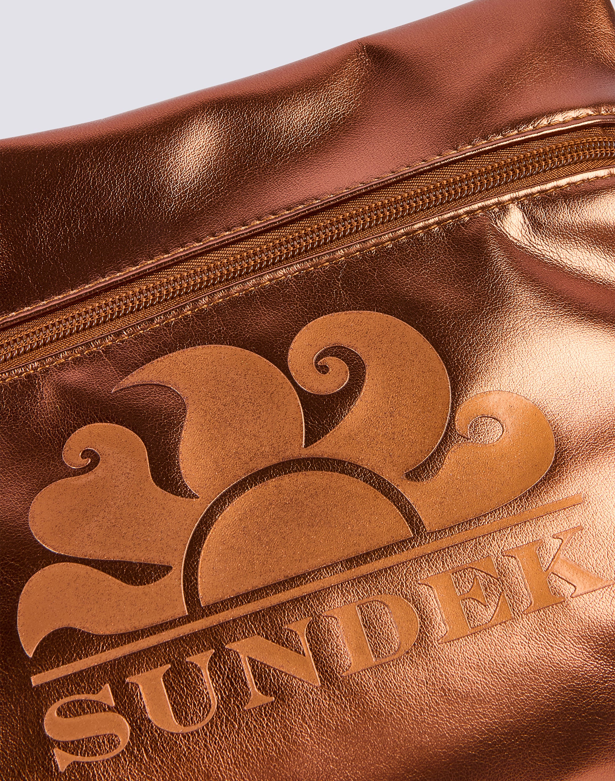 sundek-borsa-clutch-laminata-con-logo-22-x-27-cm image 2