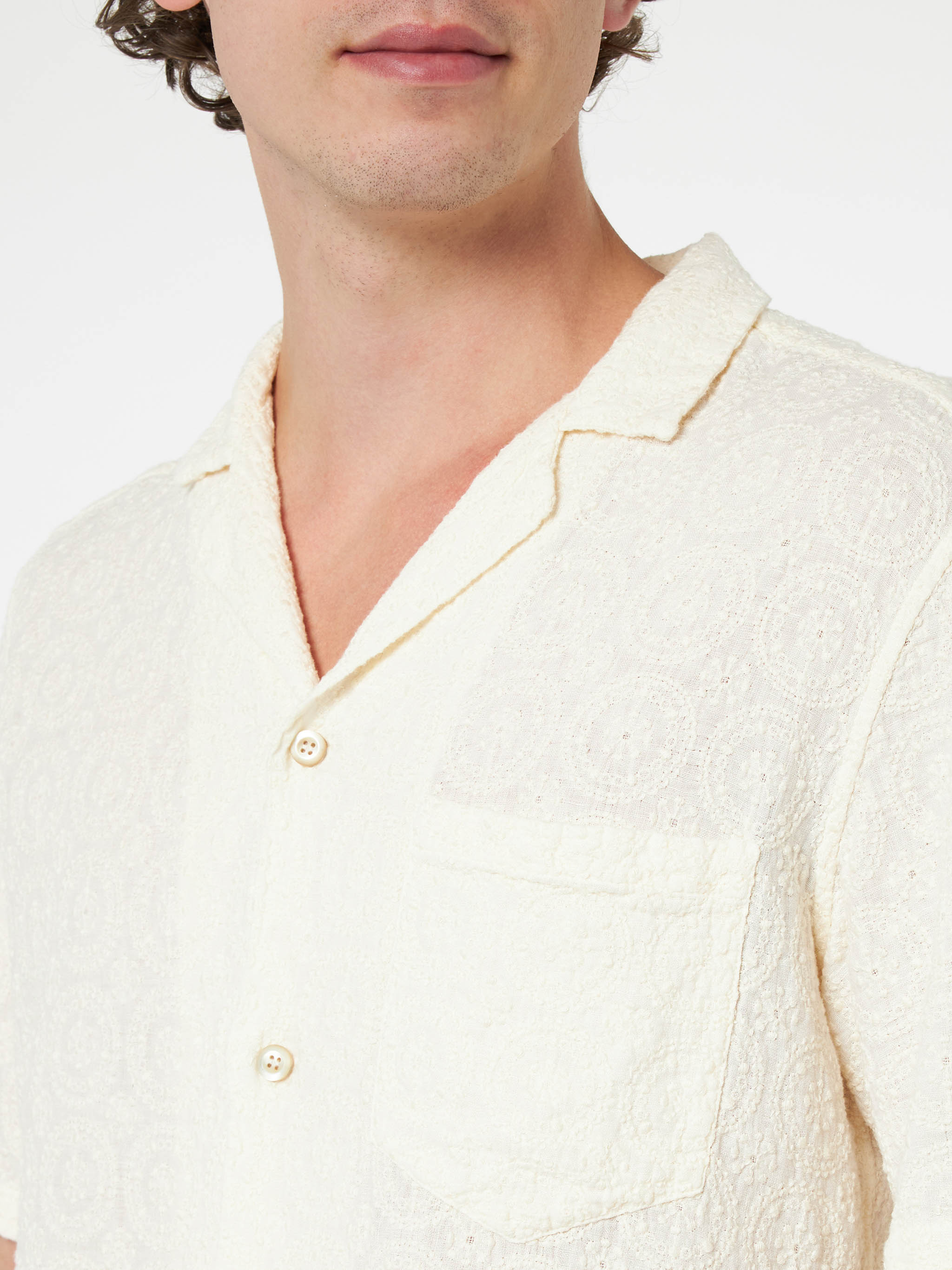 mc2-saint-barth-kalea-camicia-uomo-in-lino-bianco-con-ricamo-floreale image 2