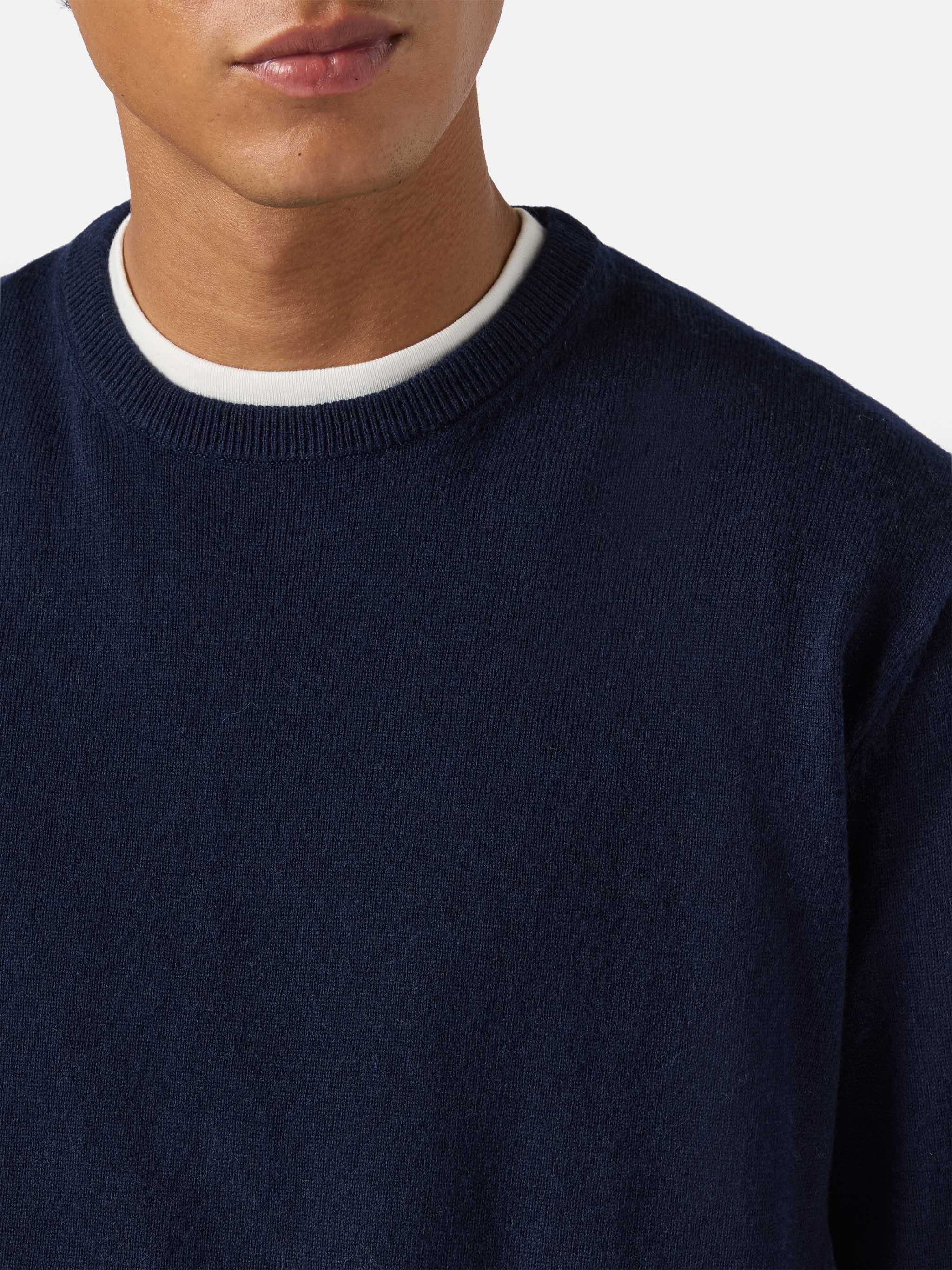 mc2-saint-barth-maglione-regent-uomo-in-lana-merino-e-cashmere-blu-notte image 2
