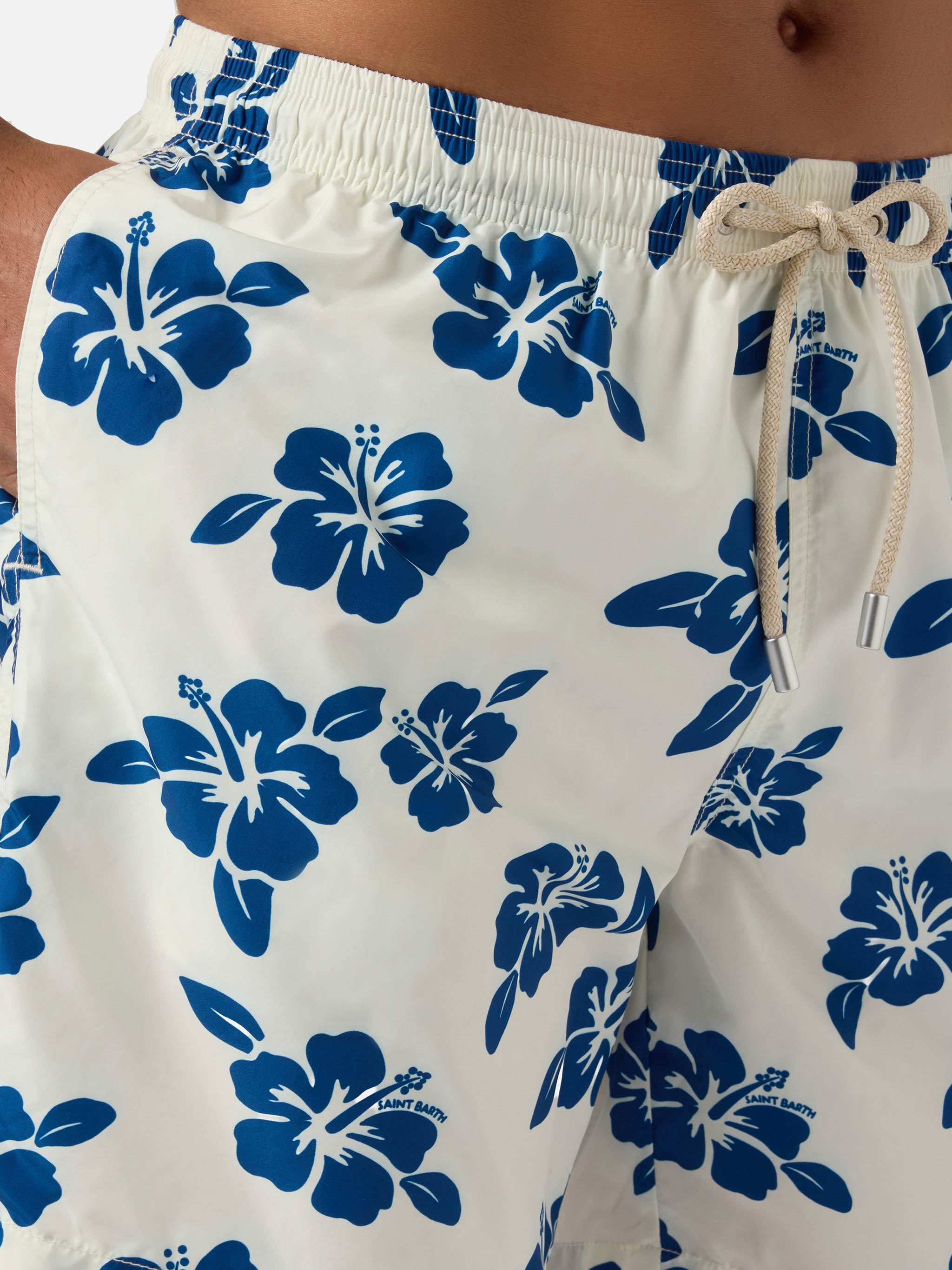 mc2-saint-barth-lighting-costume-mare-bianco-stampa-hibiscus-blu image 4