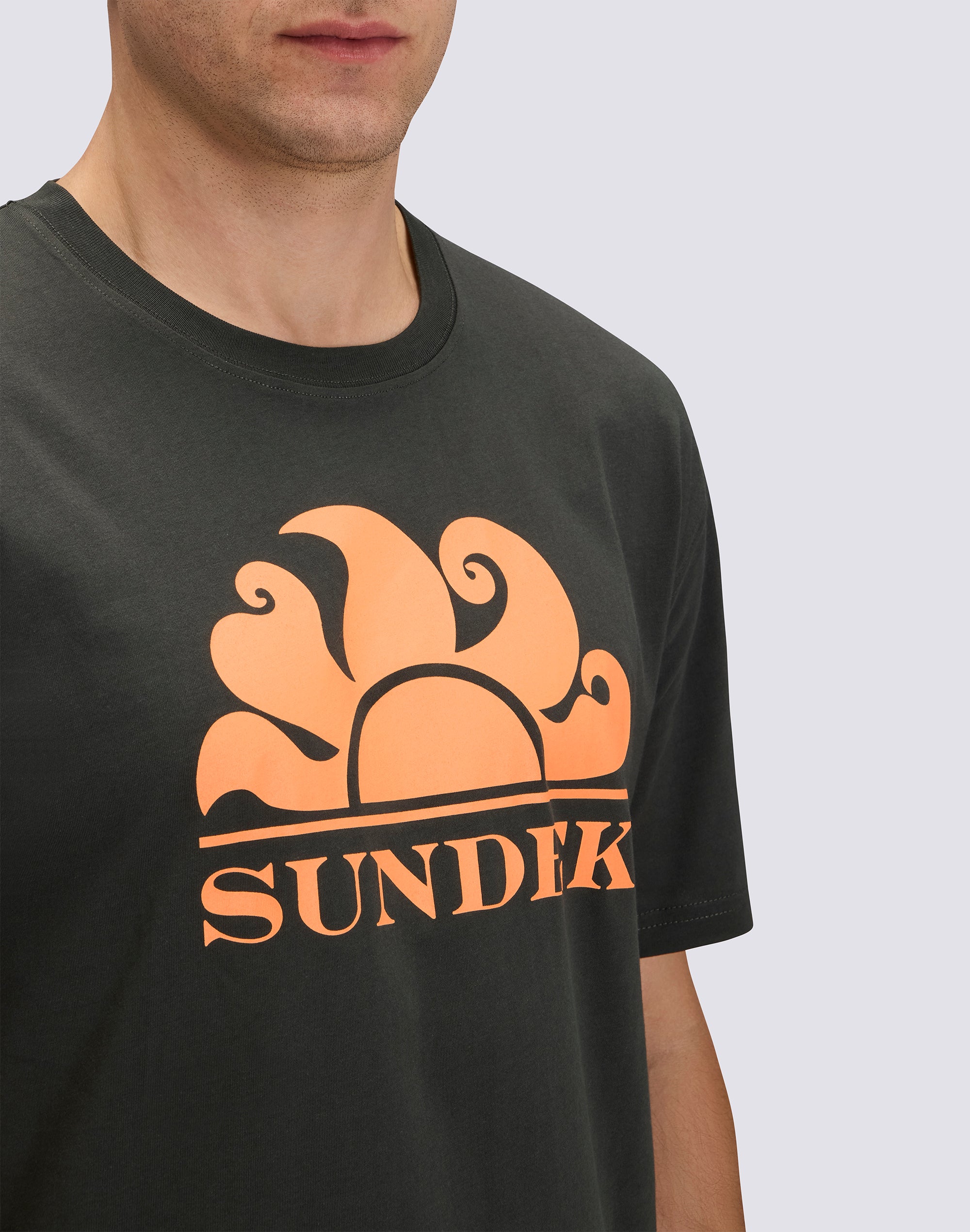 sundek-goldenwave-t-shirt-uomo-girocollo-new-simeon-con-maxi-logo-m021tej7800 image 4