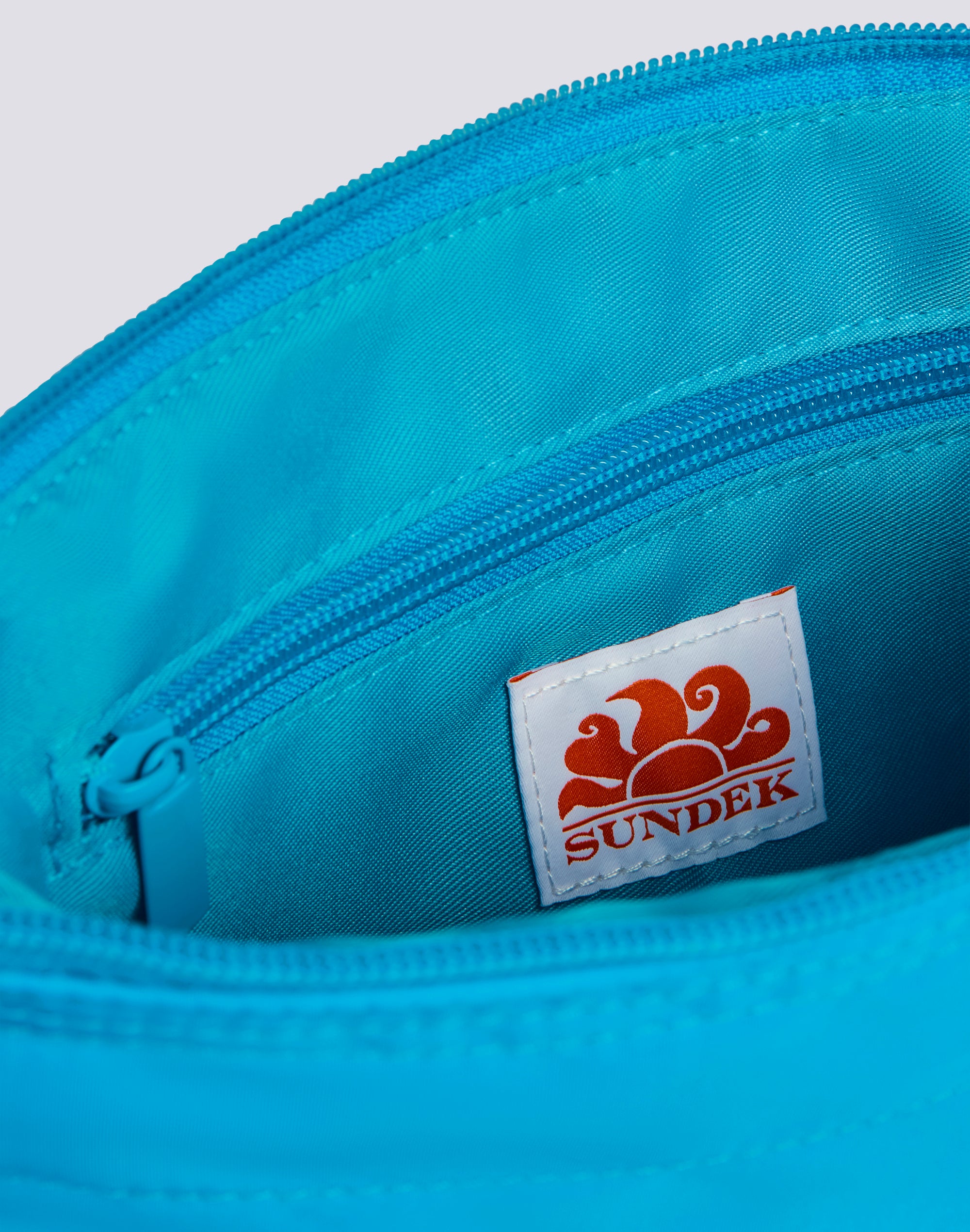 sundek-ludwig-pochette-mare-uomo-con-dettaglio-arcobaleno image 4