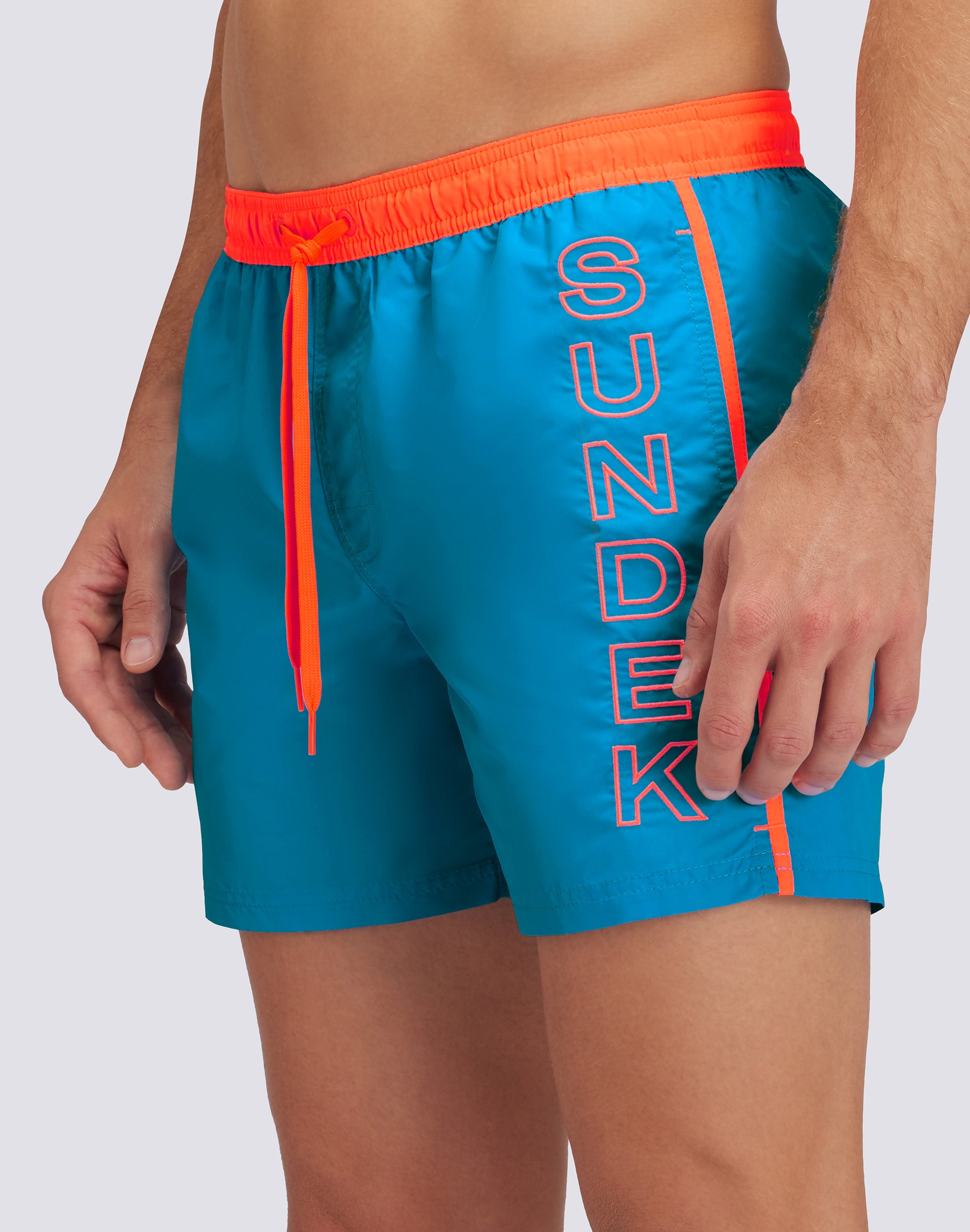 sundek-costume-corto-iconic-taffeta-uomo-con-piping-a-contrasto image 3