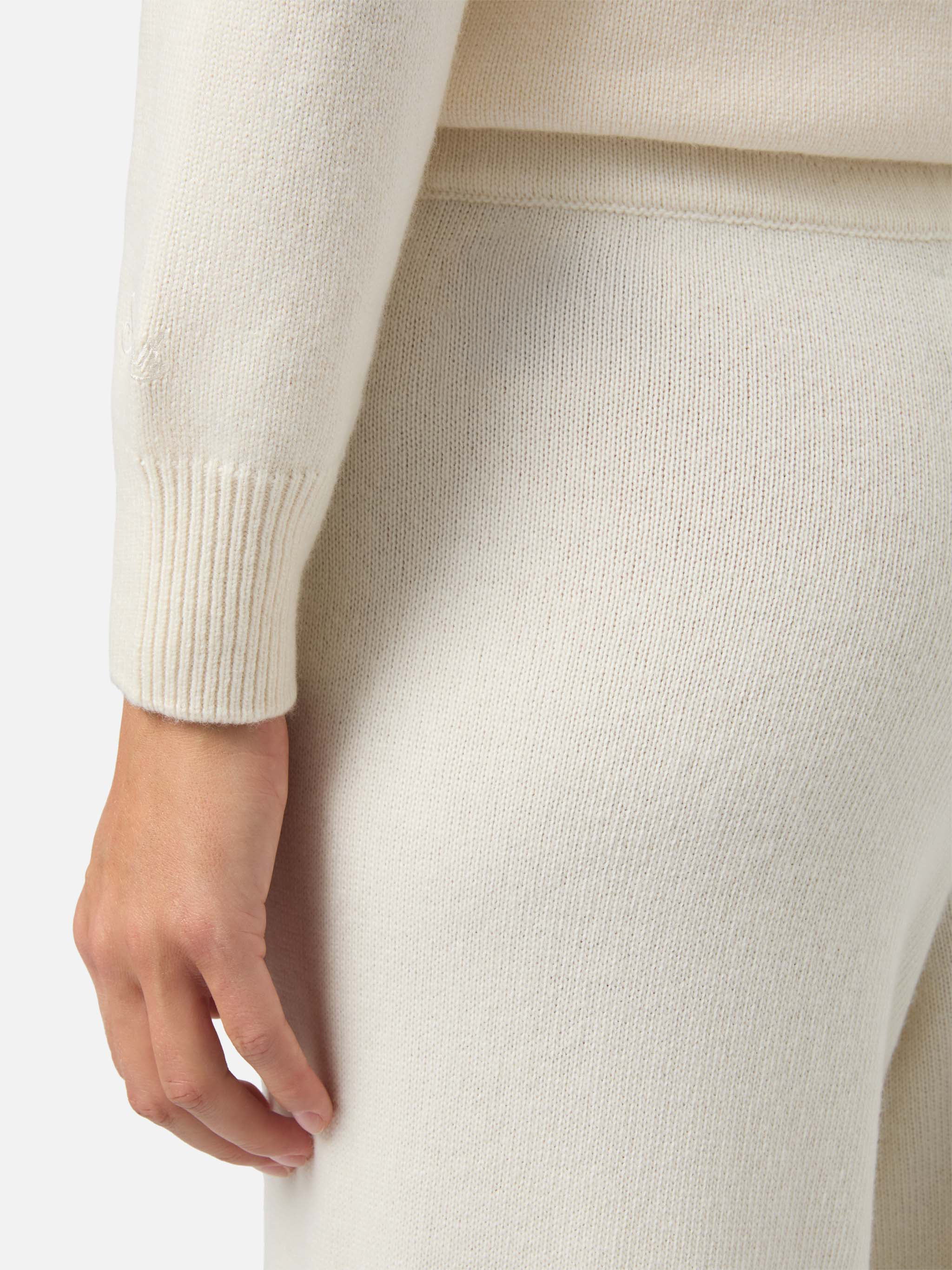 mc2-saint-barth-pantaloni-a-palazzo-in-maglia-misto-cashmere-bianco-sporco image 3