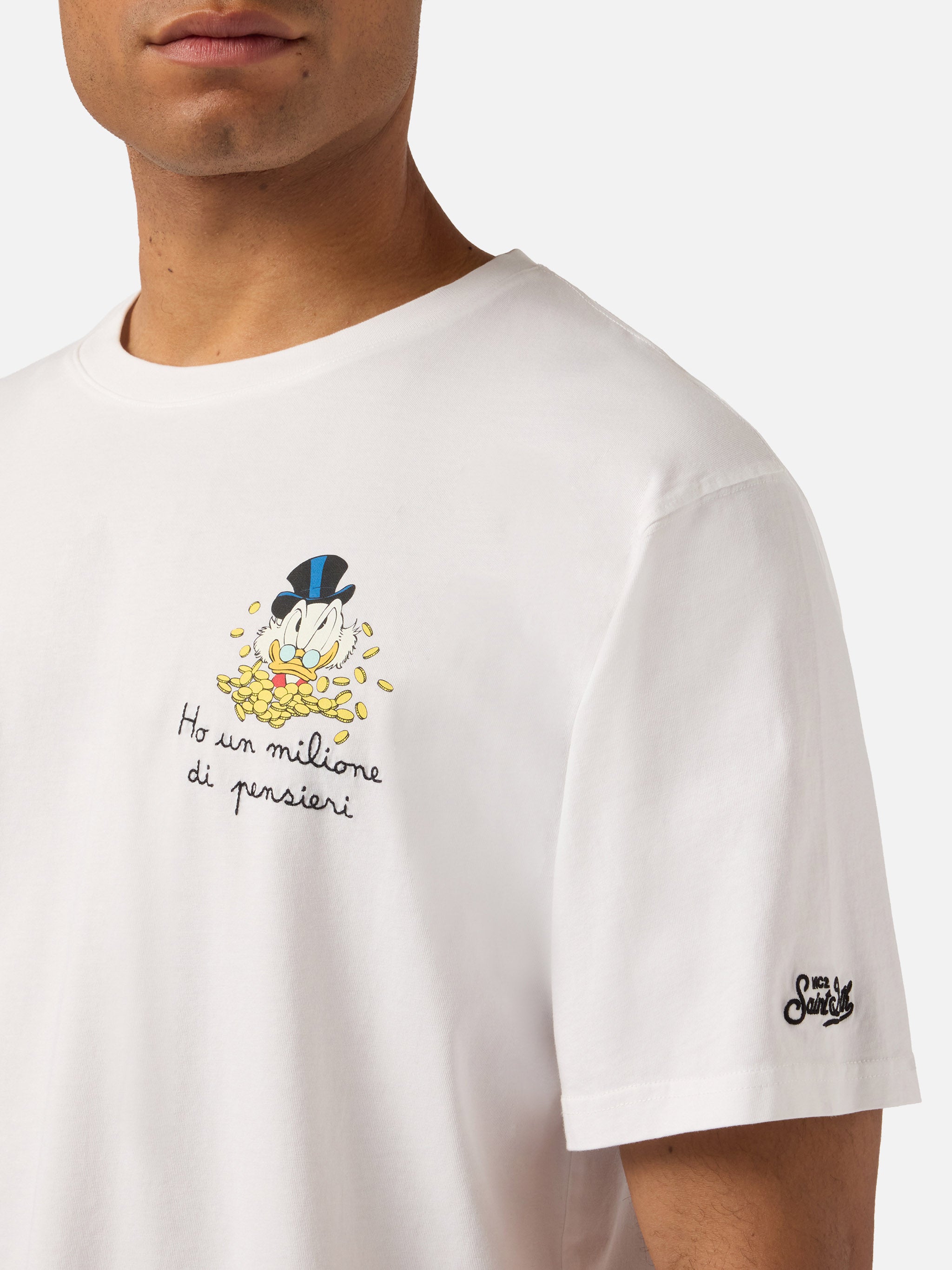 mc2-saint-barth-t-shirt-portofino-uomo-bianca-con-ricamo-ho-un-milione-di-pensie image 2