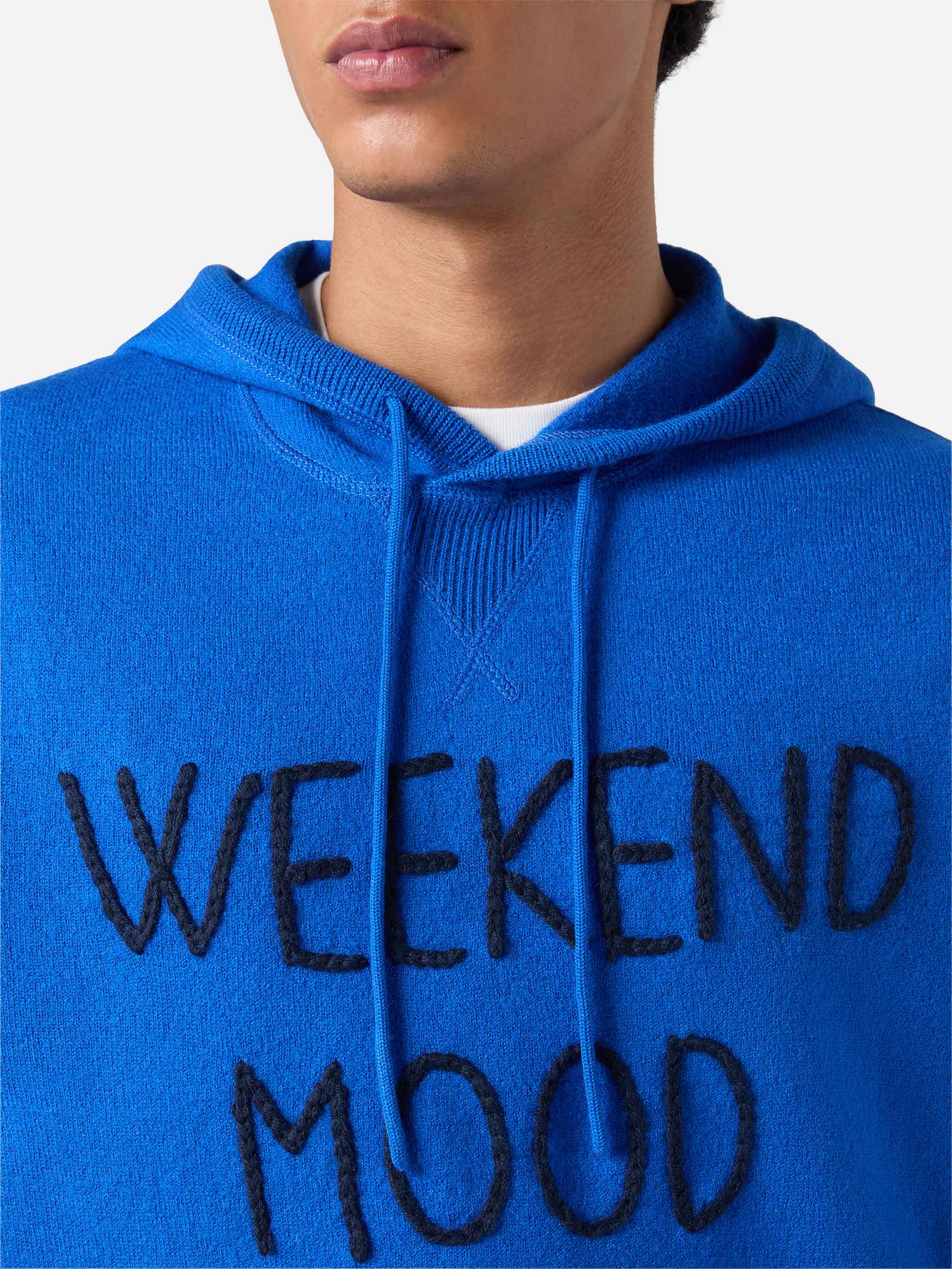 mc2-saint-barth-maglione-jake-uomo-in-lana-merino-blu-con-ricamo-week-end-off image 2