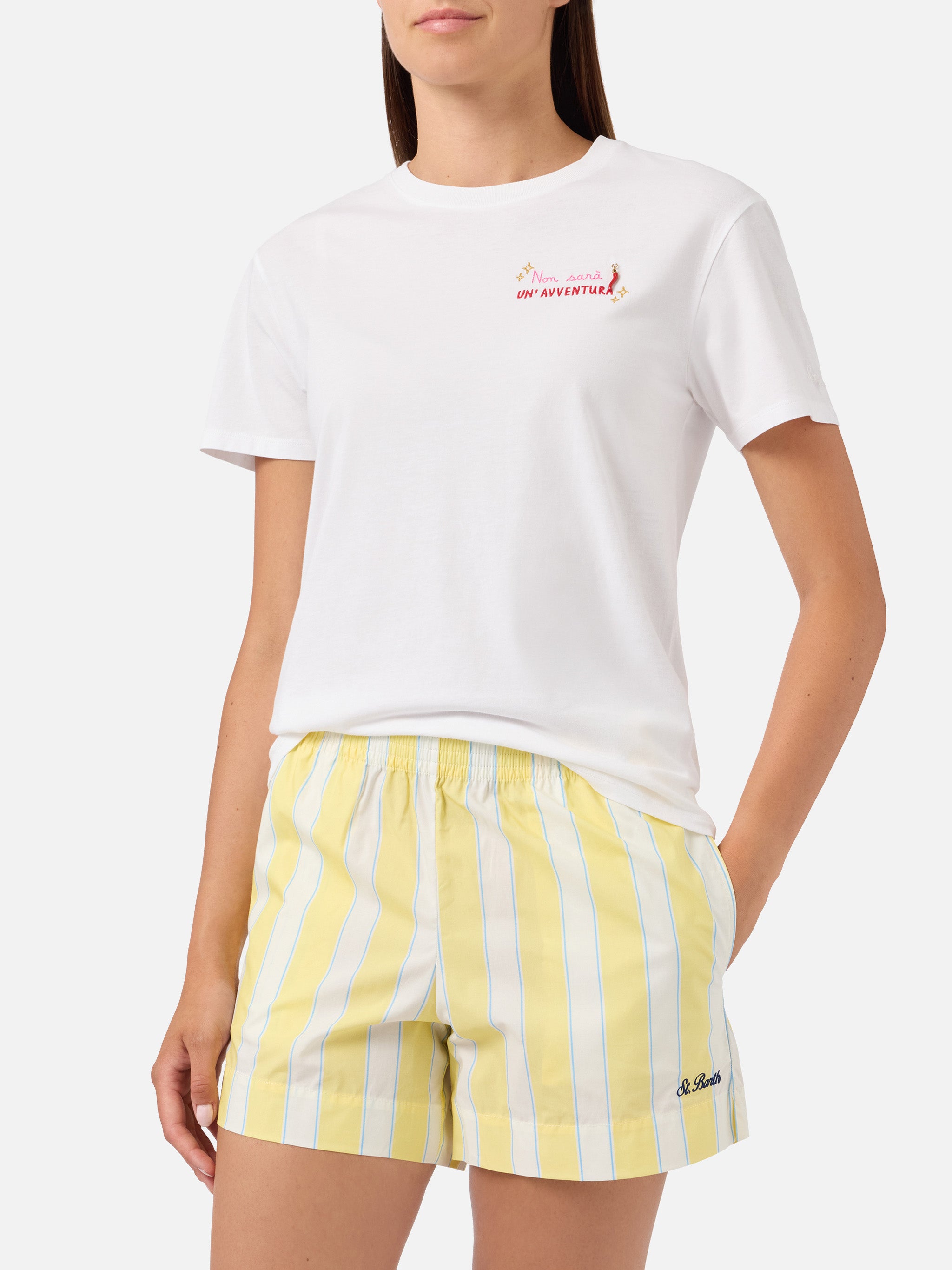mc2-saint-barth-t-shirt-emilie-donna-bianca-ricamo-non-sar-un-avventura-con-char image 3