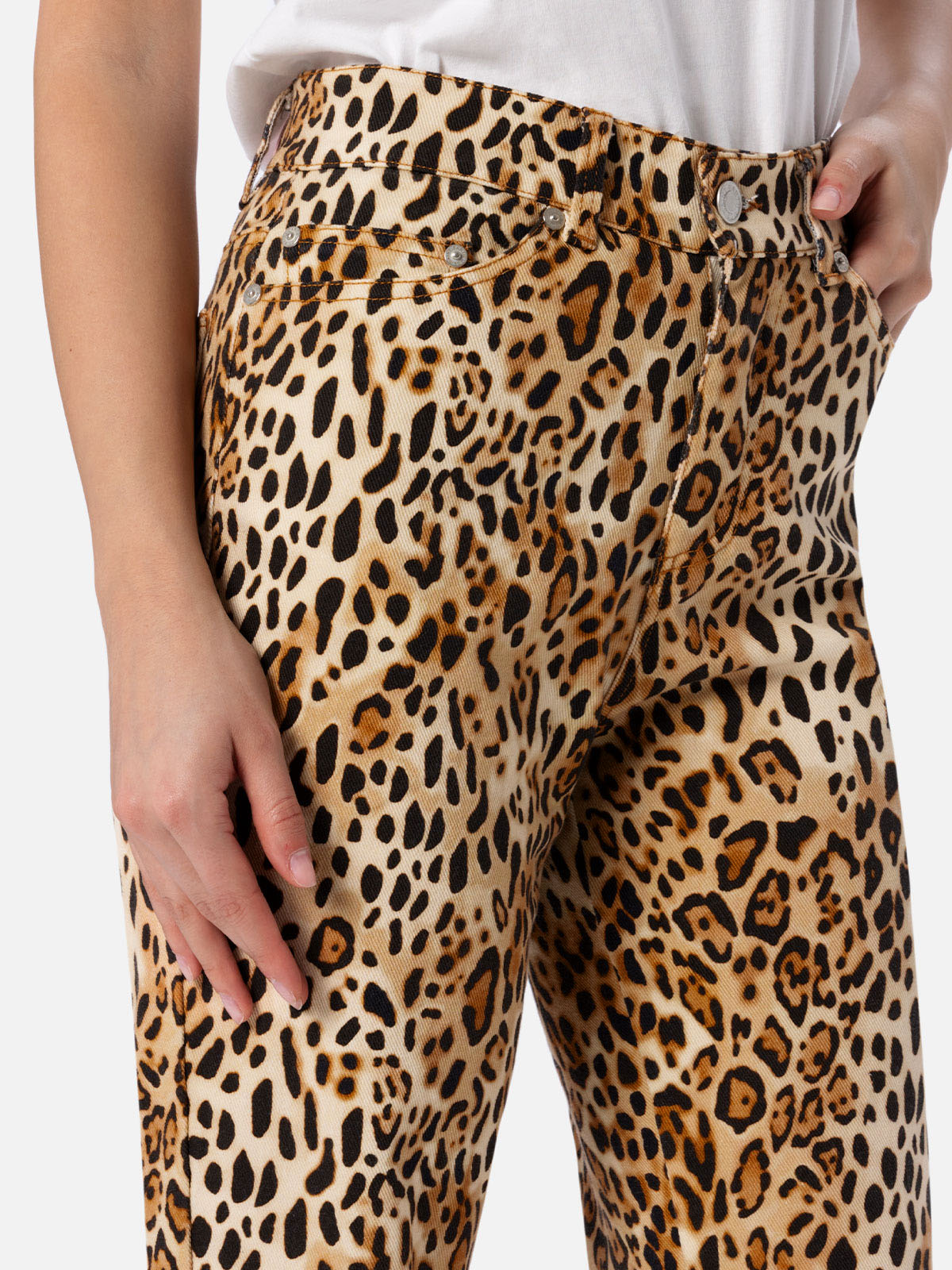 mc2-saint-barth-belleville-jeans-donna-in-denim-stampa-animalier-linea-affusolat image 2