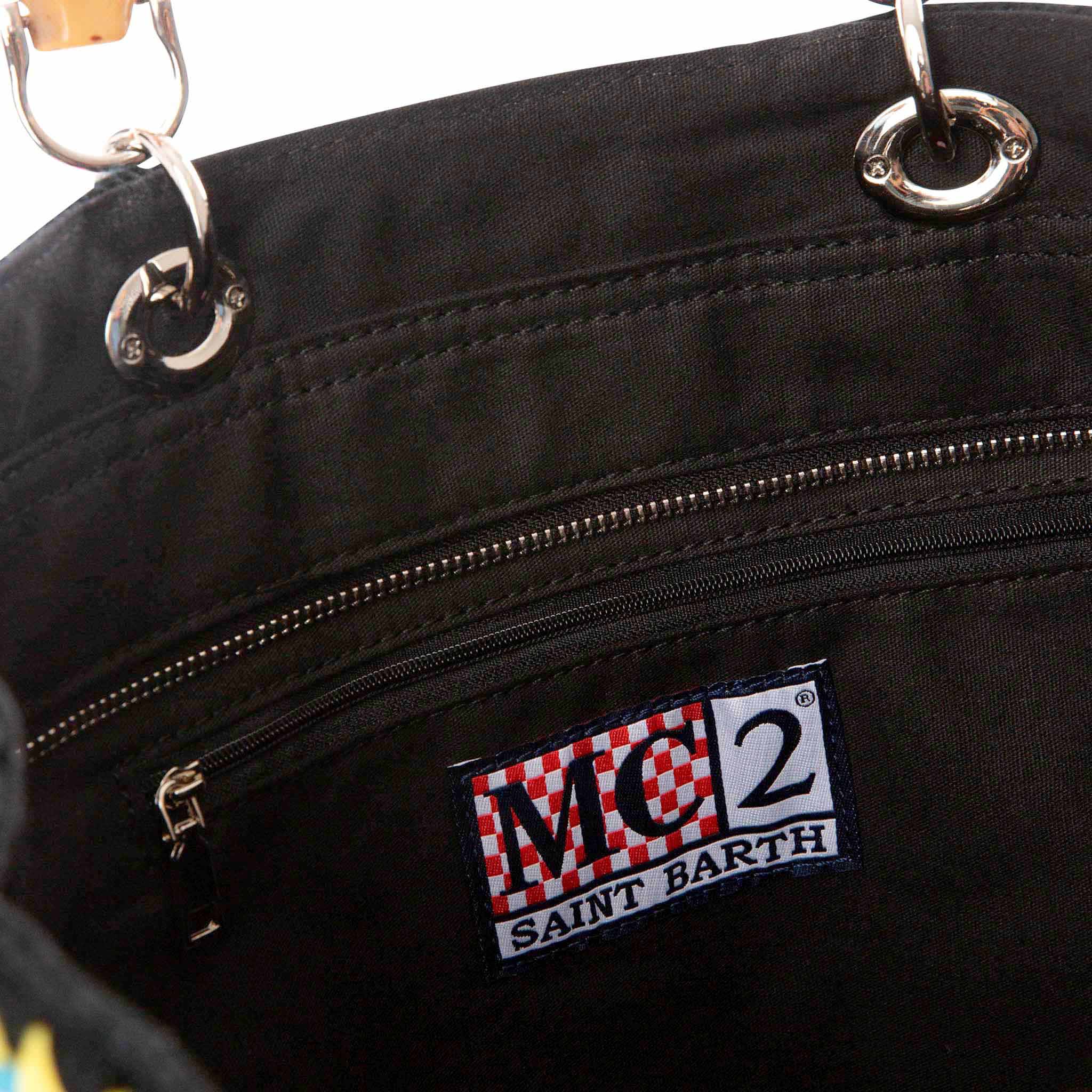 mc2-saint-barth-borsa-tote-fatta-a-mano-all-uncinetto-multicolore-su-fondo-nero- image 4