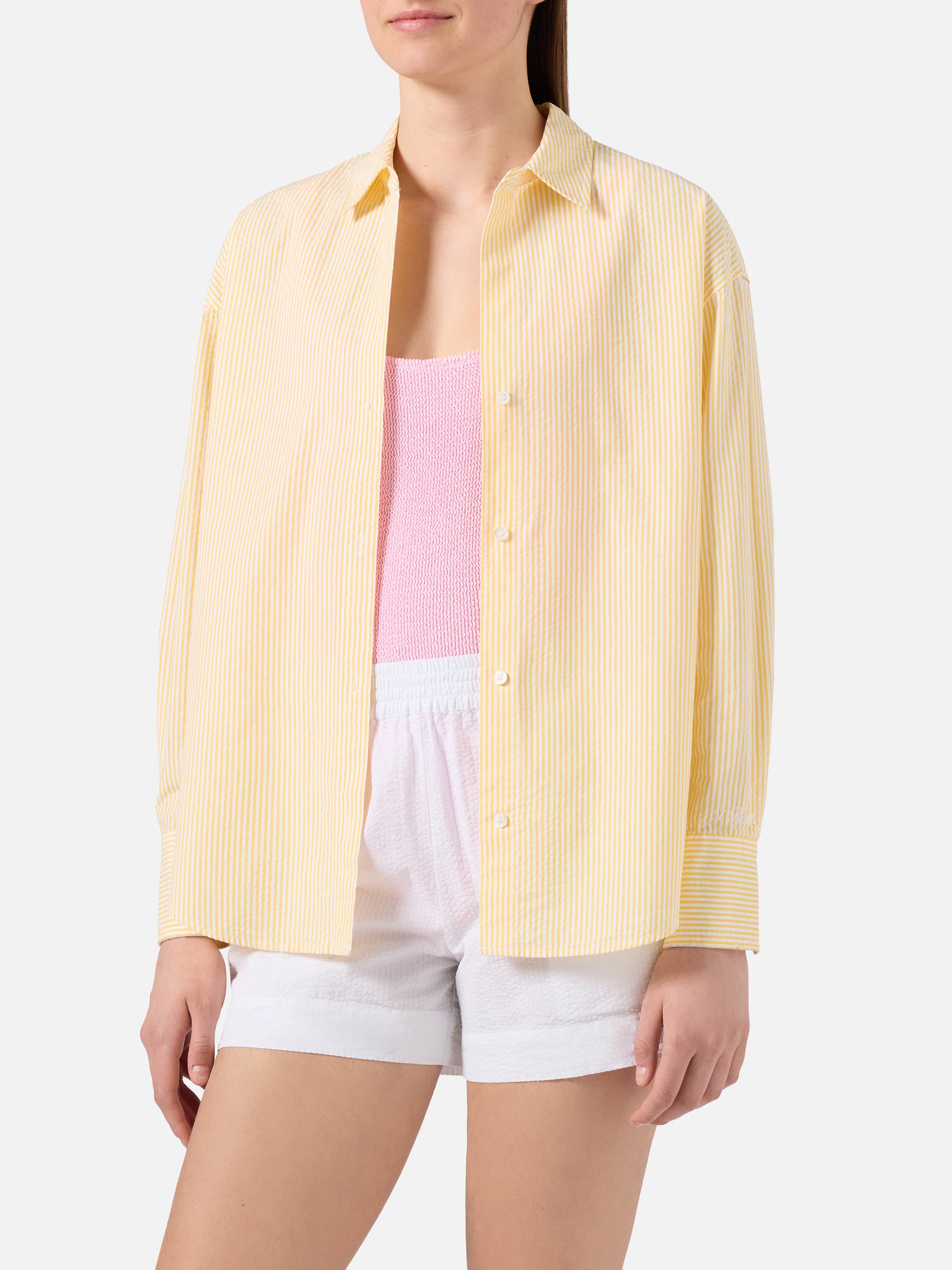 camicia-cristal-mc2-saint-barth-in-seersucker-a-righe-gialle-con-ricamo-weekend- image 4