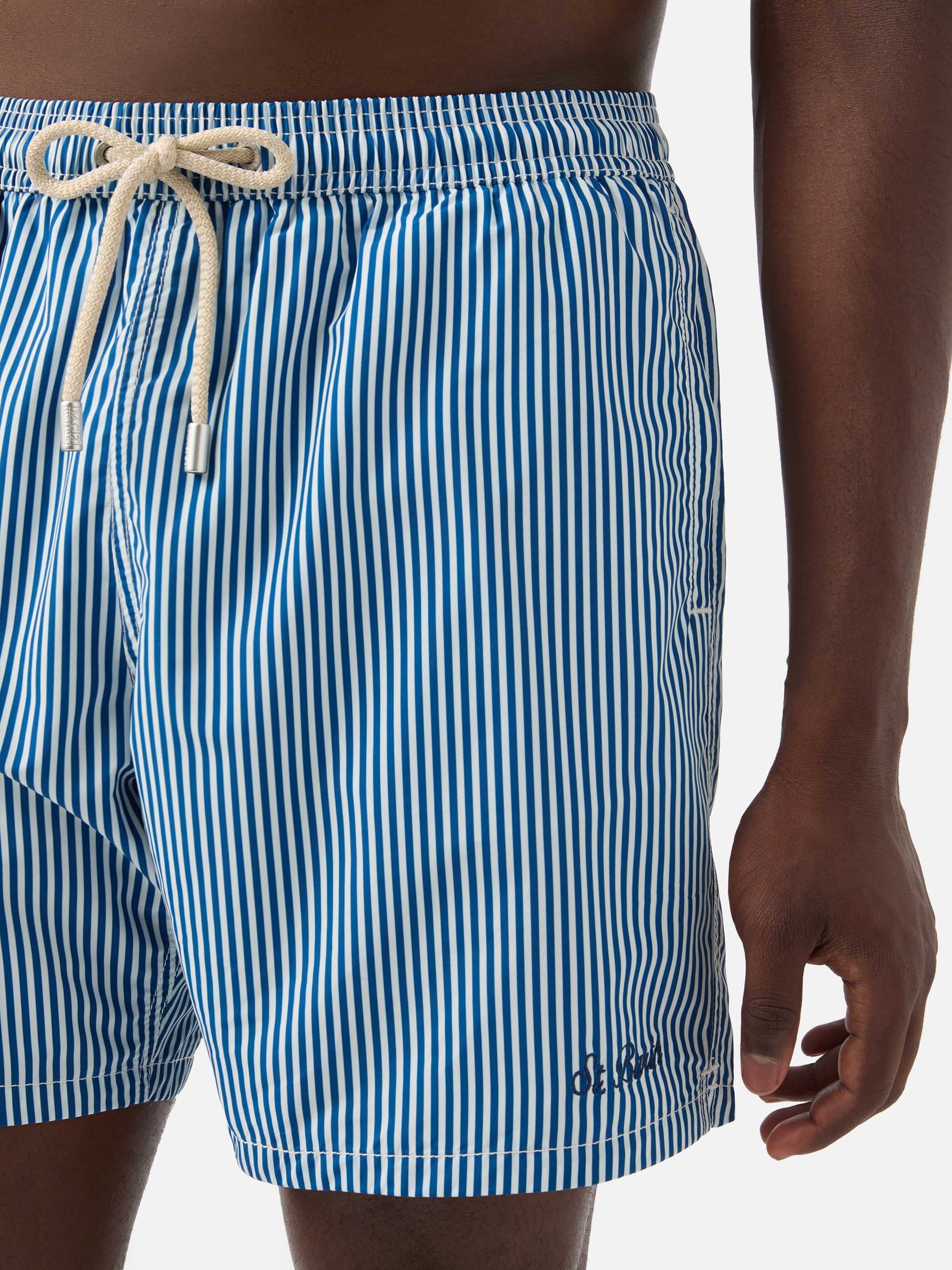 mc2-saint-barth-syros-costume-mare-uomo-a-righe-bianche-e-blu image 4