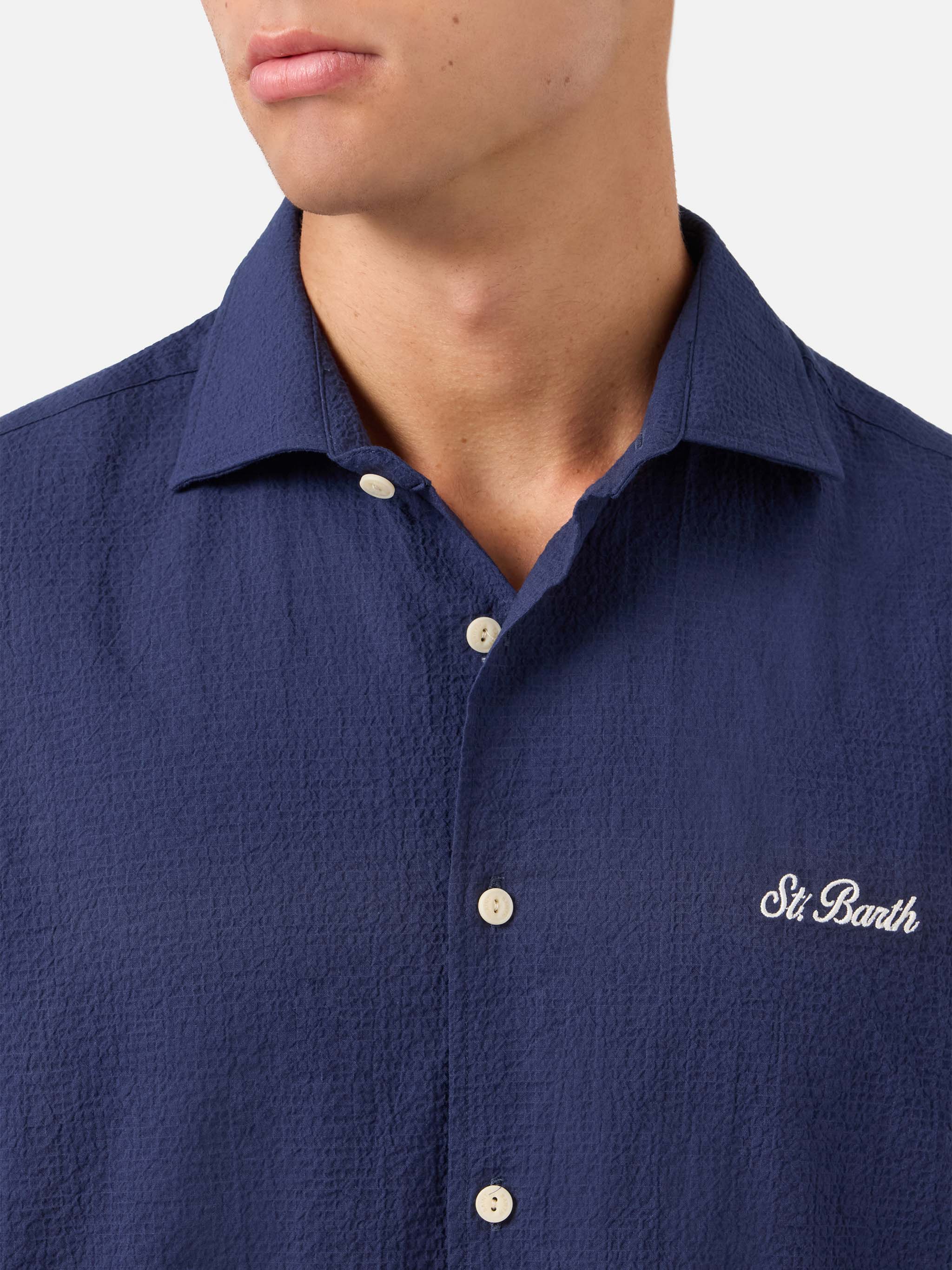 mc2-saint-barth-camicia-uomo-pamplona-seersucker-blu-con-ricamo image 2