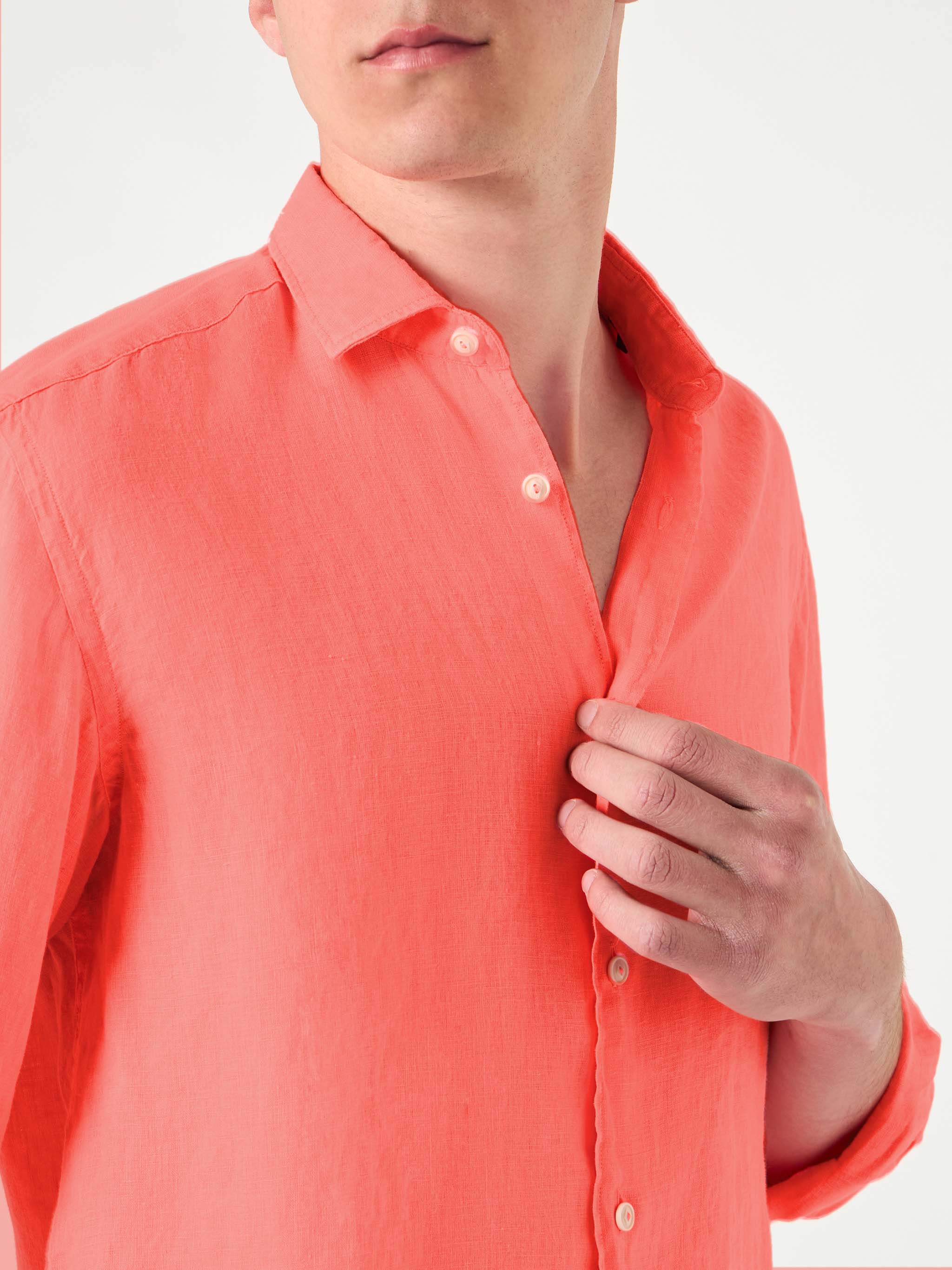mc2-saint-barth-pamplona-camicia-uomo-in-puro-lino-rosso-fluo-maniche-lunghe image 2