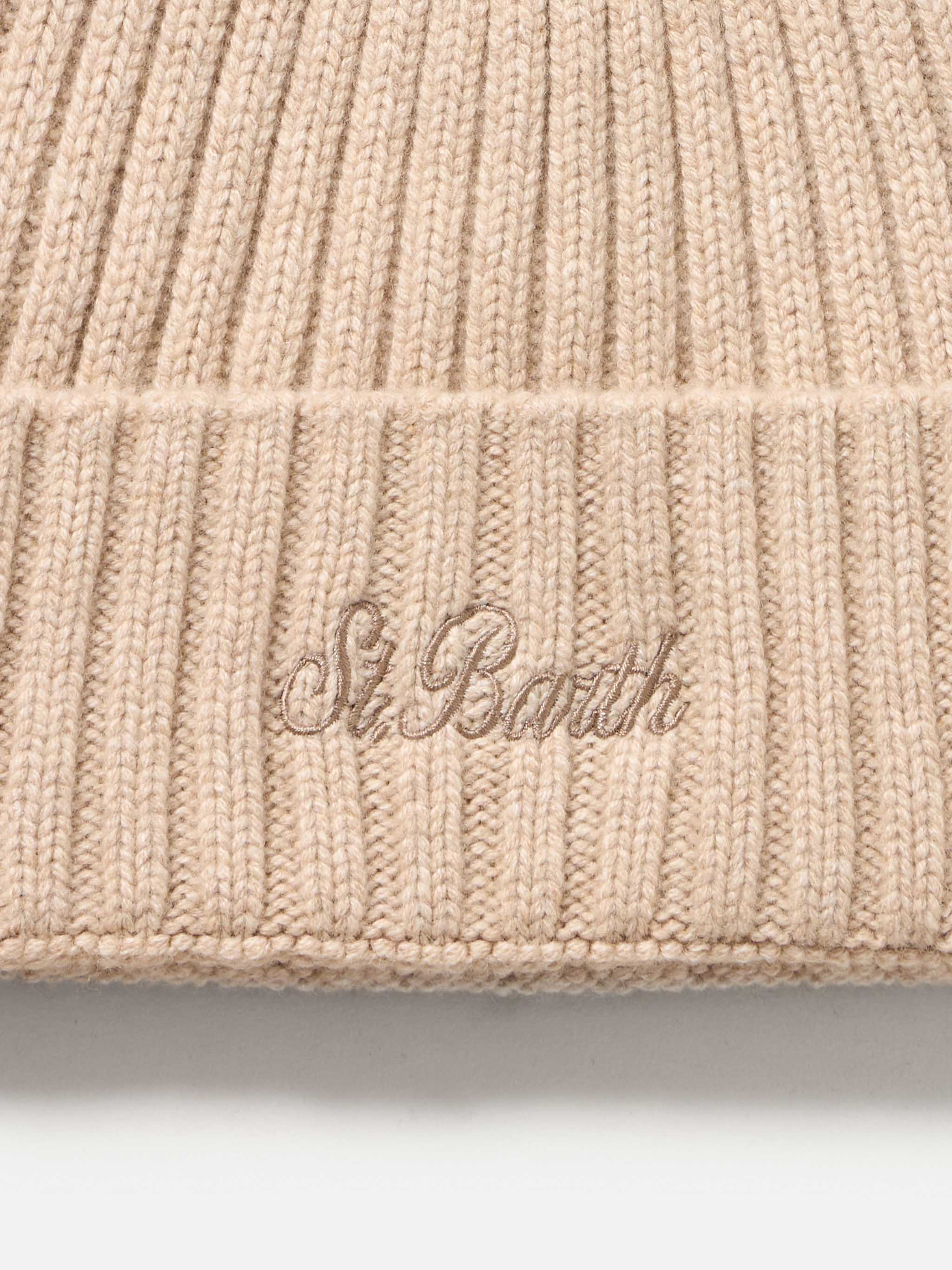 mc2-saint-barth-cappello-wengen-in-cashmere-beige-a-coste-con-ricamo-logo image 3