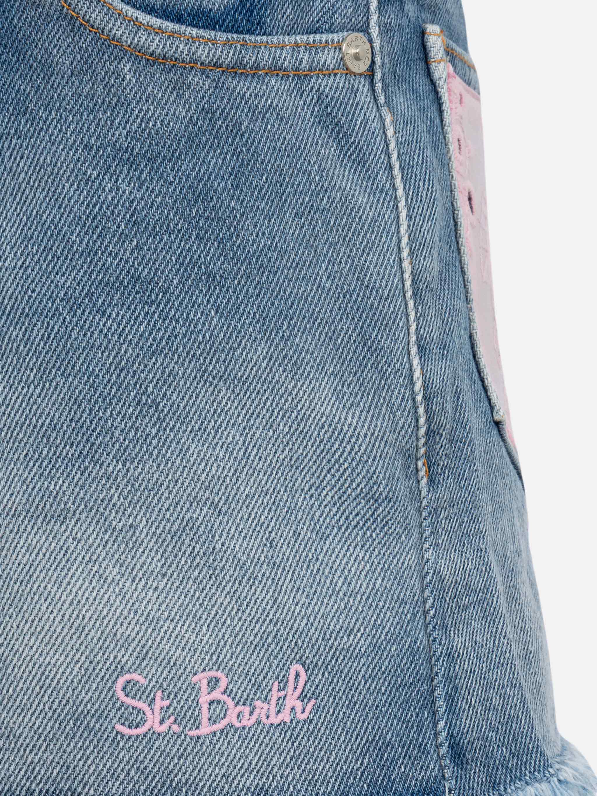 shorts-in-denim-mc2-saint-barth-kiko-jr-con-pizzo-sangallo-e-dettagli-ricamati-b image 3