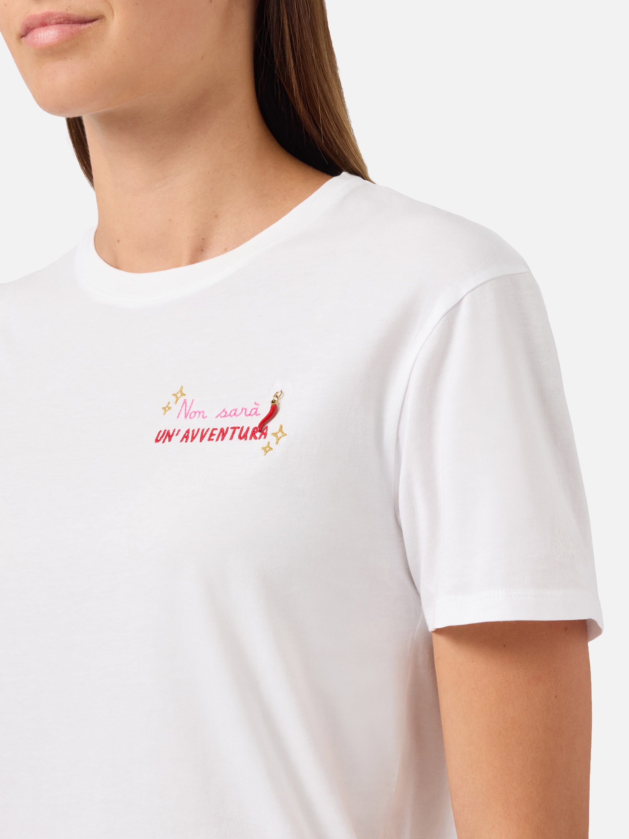 mc2-saint-barth-t-shirt-emilie-donna-bianca-ricamo-non-sar-un-avventura-con-char image 1