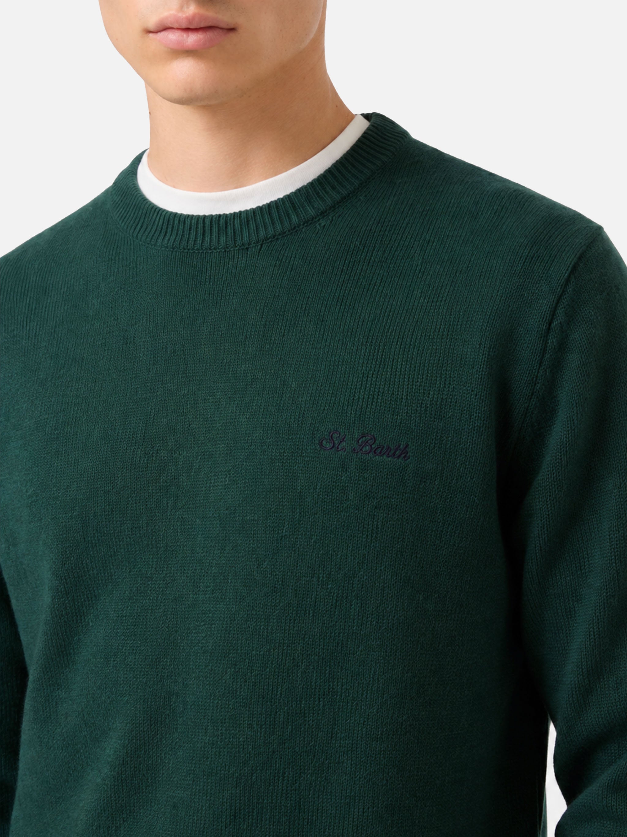 mc2-saint-barth-regent-maglione-uomo-girocollo-in-lambswool-verde-con-ricamo-st- image 2