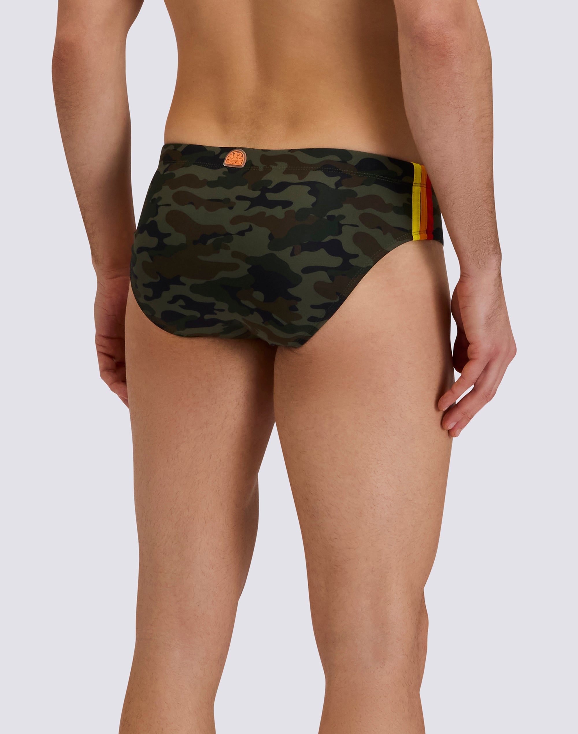 sundek-slip-mare-uomo-camou-con-banda-laterale-tricolore image 2