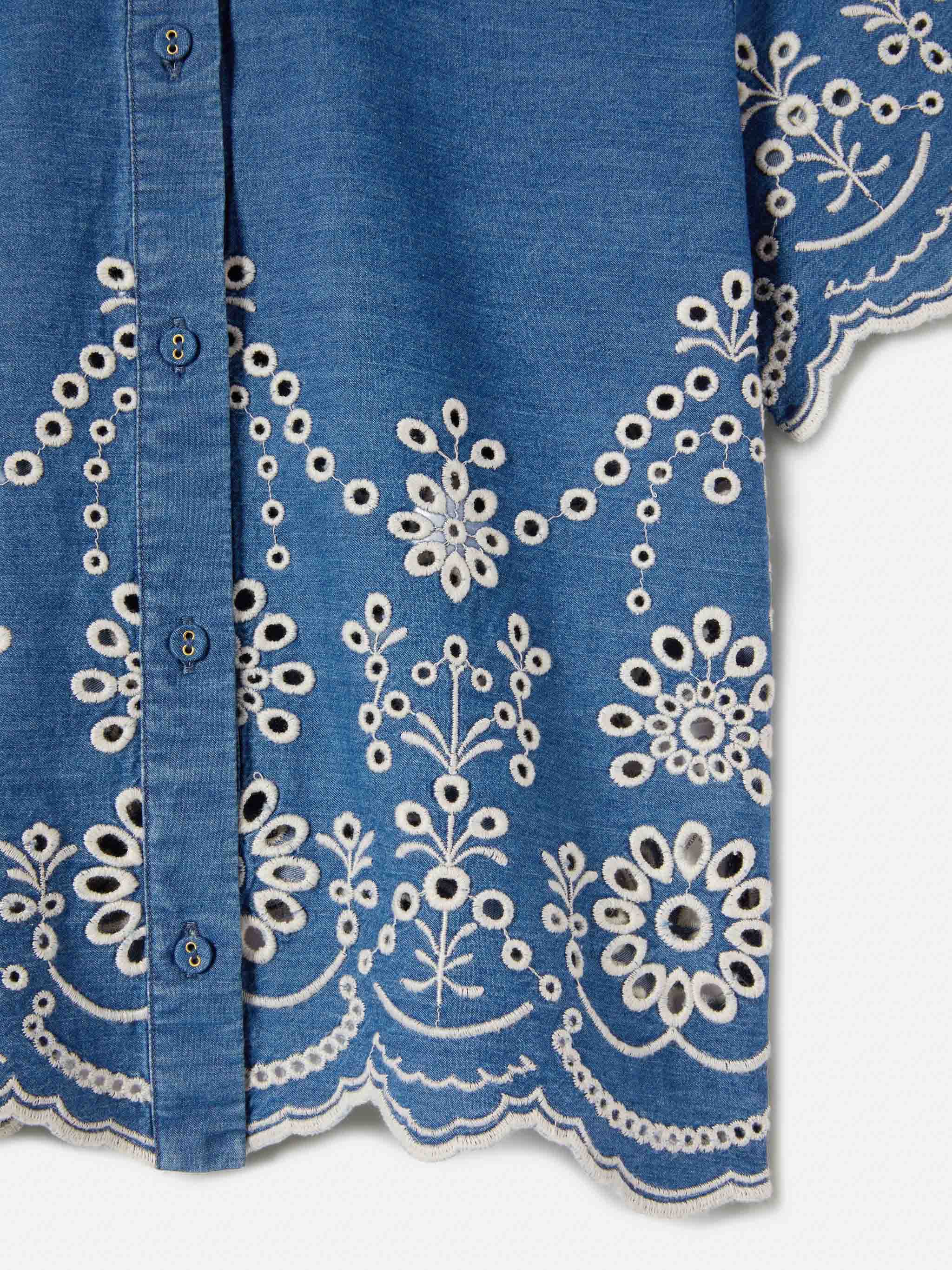 mc2-saint-barth-clementine-jr-camicia-bambina-effetto-denim-con-ricamo-sangallo image 3