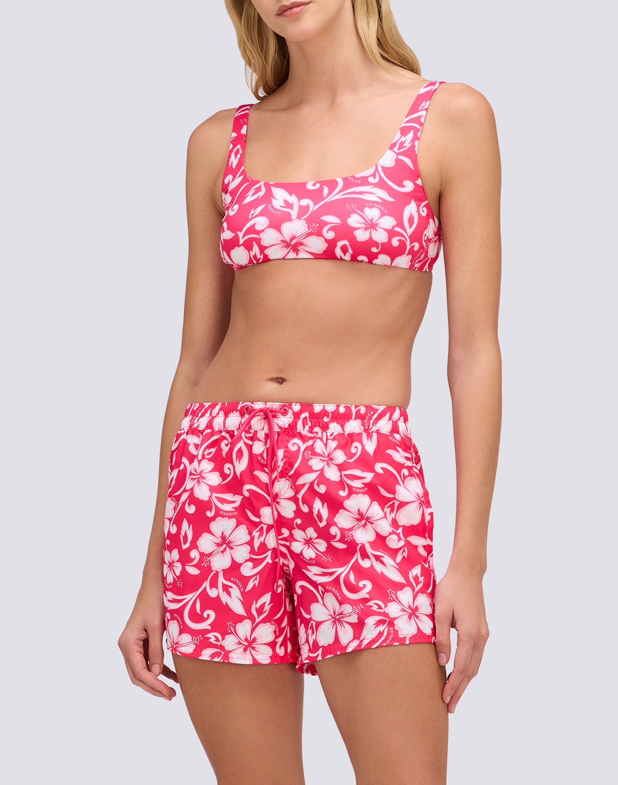 sundek-coast-pantaloncino-mare-donna-repreve-con-stampa-hibiscus-sk23 image 4