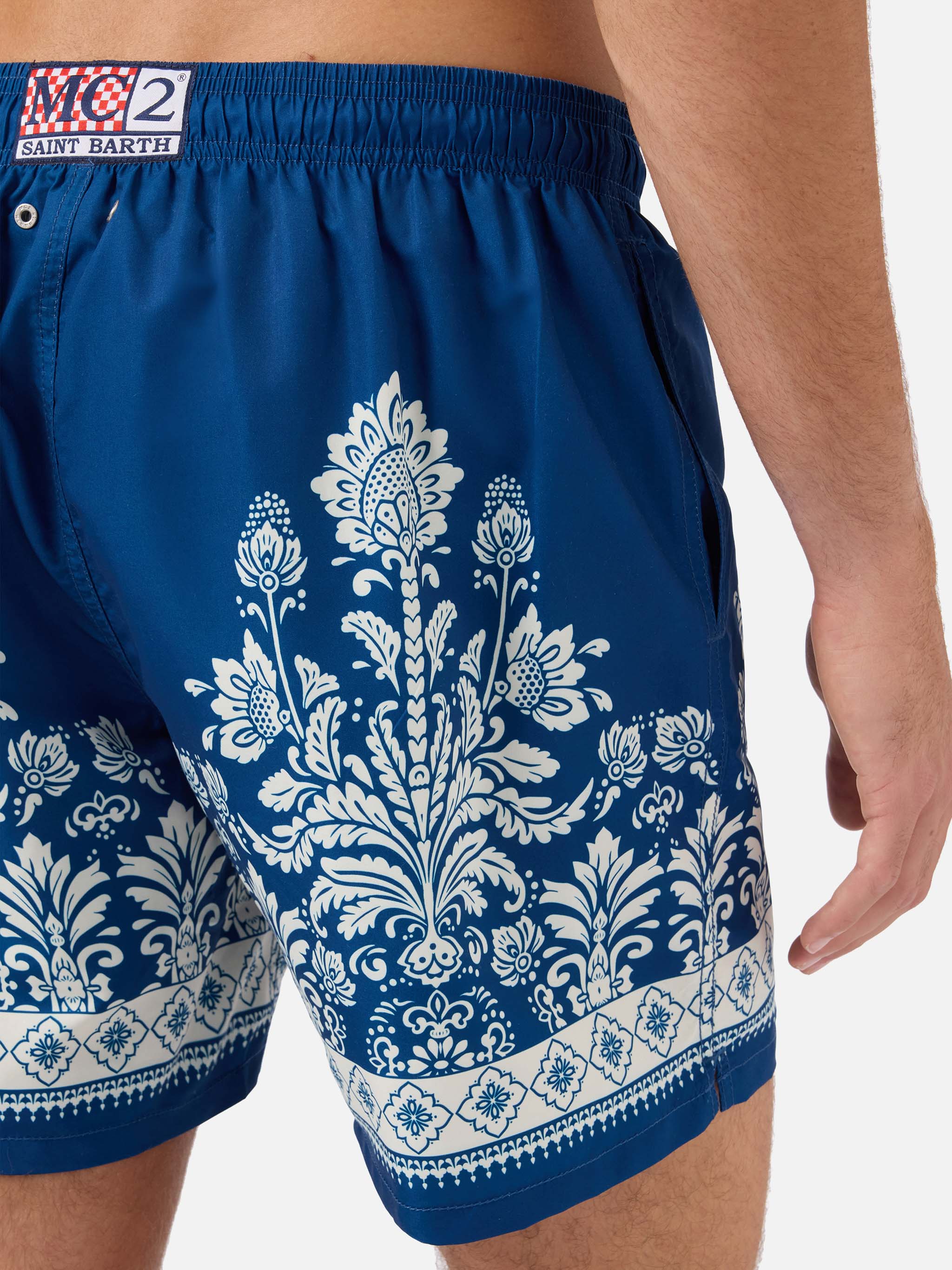 mc2-saint-barth-gustavia-costume-mare-uomo-blu-stampa-floreale-ornamentale image 6