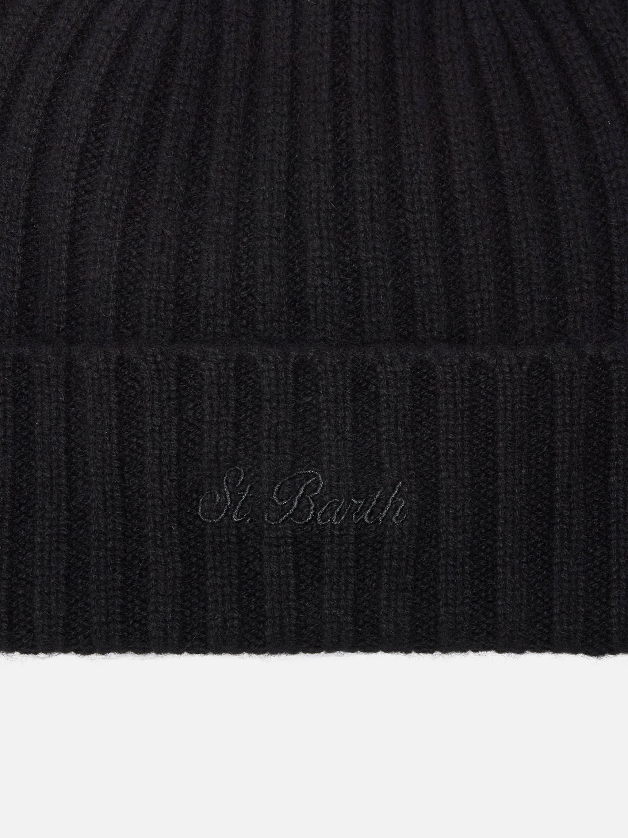 mc2-saint-barth-wengen-berretto-in-cashmere-nero-con-ricamo-st-barth-sul-risvolt image 2