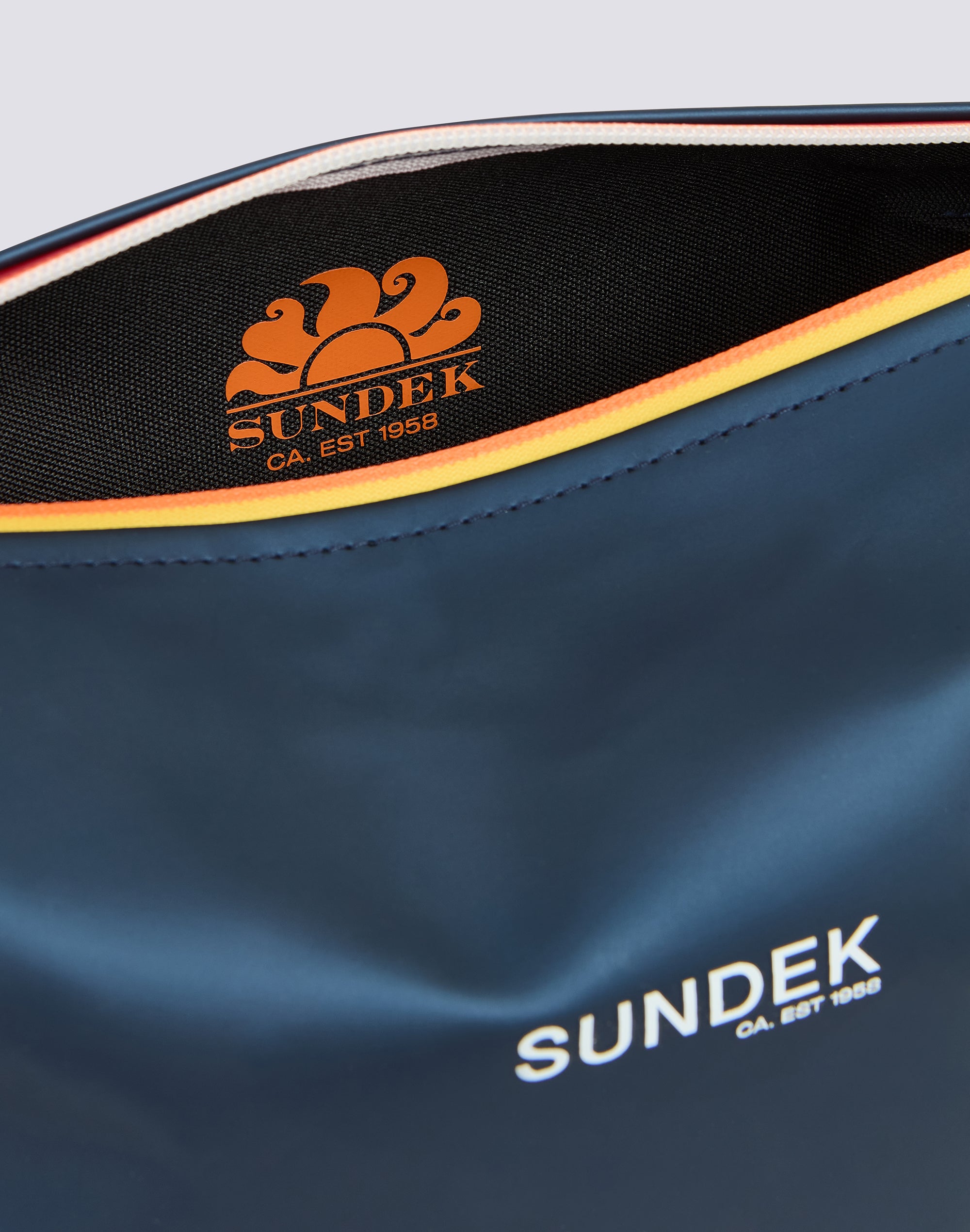 sundek-beauty-case-con-cerniera-saldata-e-tracolla-am235abpy600 image 4