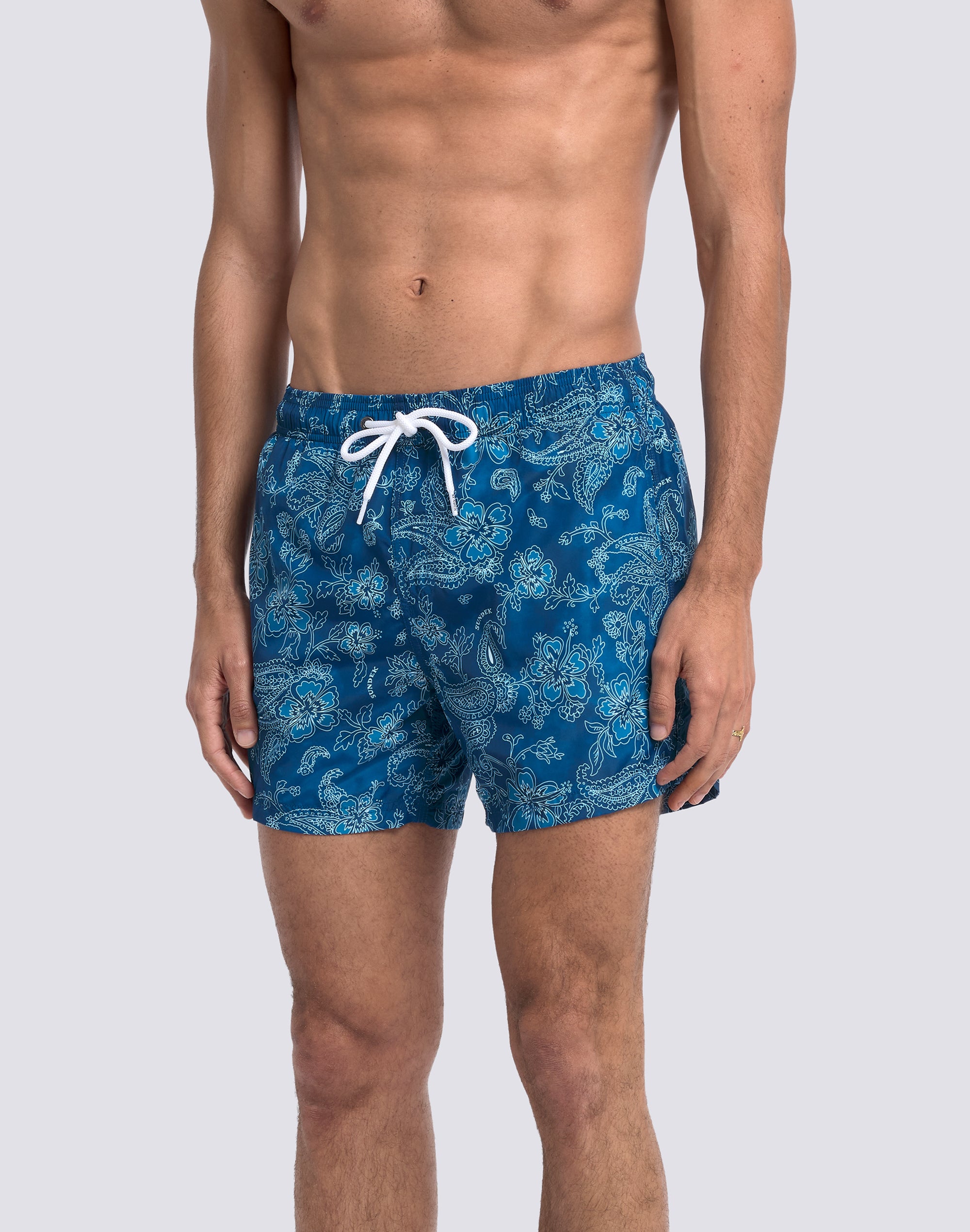 sundek-costume-da-bagno-uomo-corto-hibi-paisley-in-poliestere-riciclato-vita-ela image 4