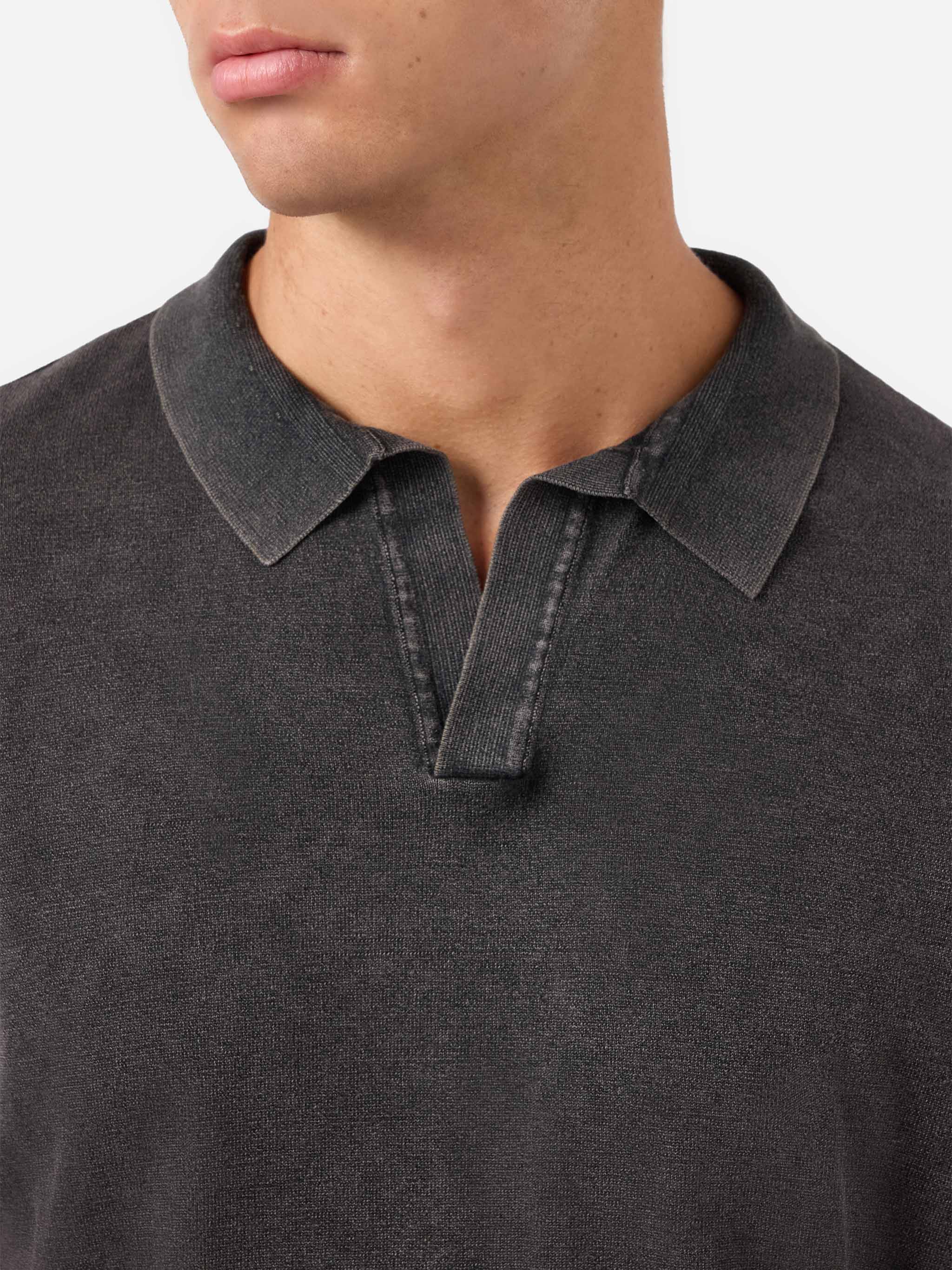 mc2-saint-barth-sloan-polo-uomo-in-maglia-nera-ice-cotton-vintage-senza-bottoni image 2