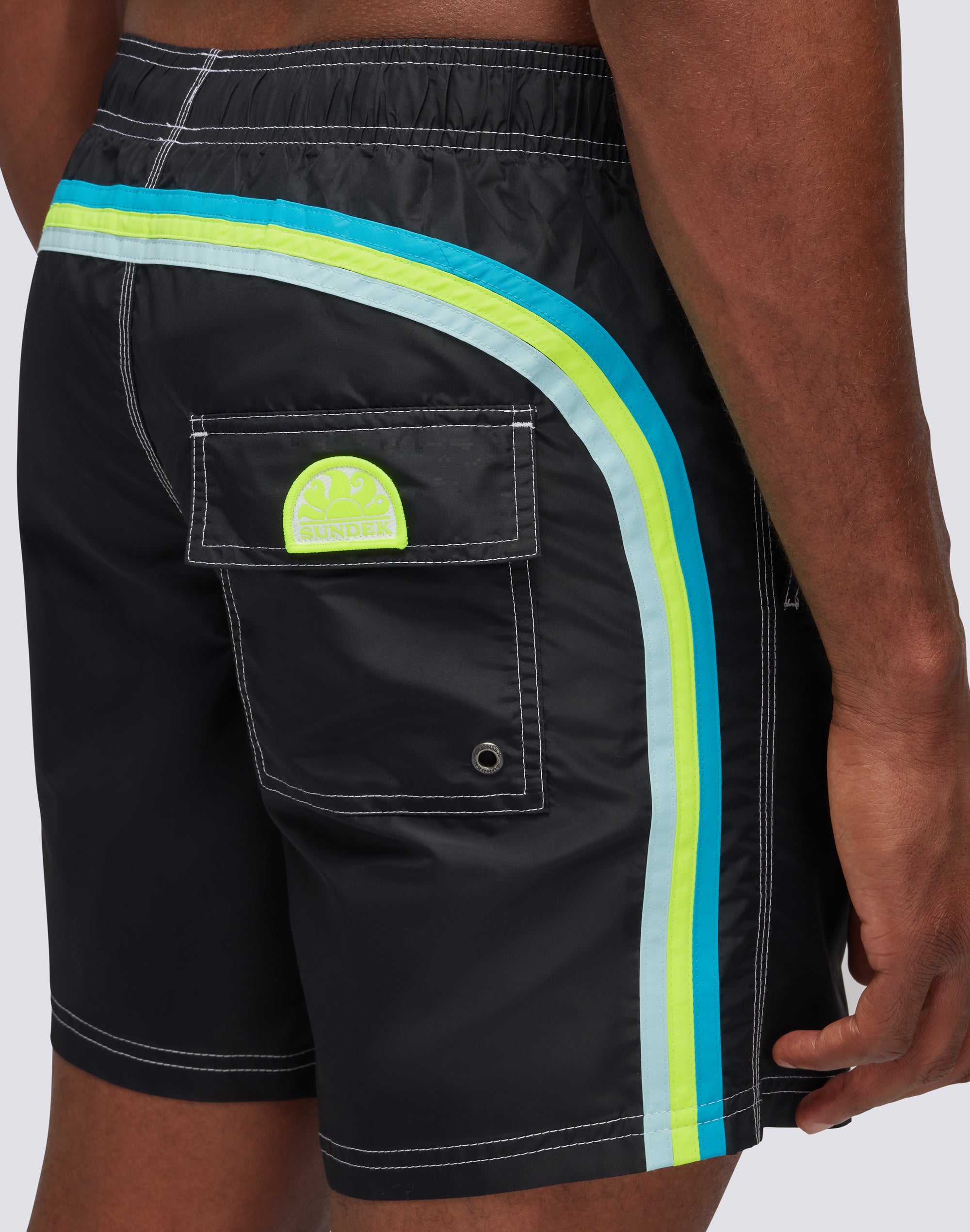 sundek-boardshort-uomo-media-lunghezza-iconic-taffeta-con-arcobaleno image 3