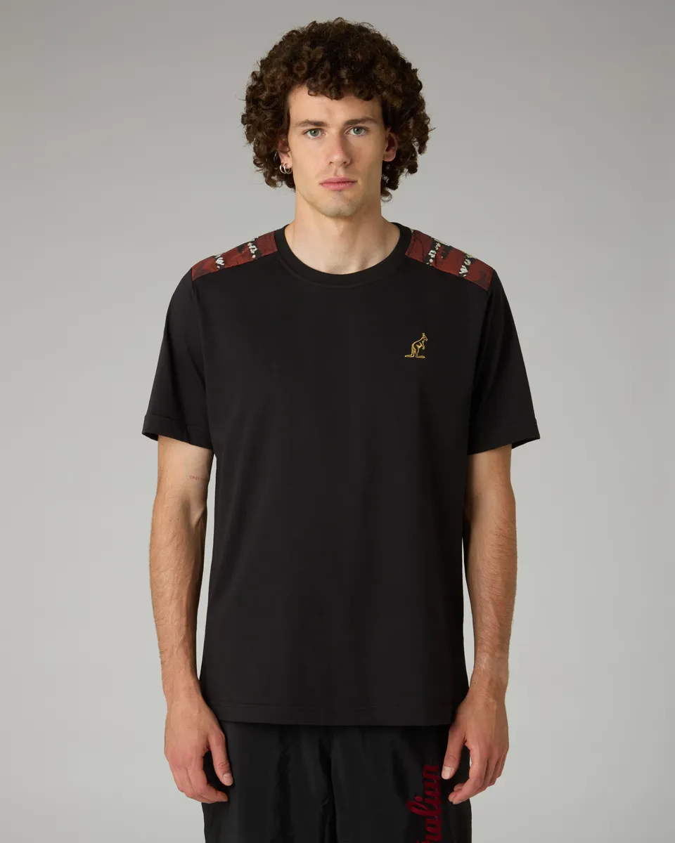 australian-arak-t-shirt-in-cotone-inserti-smash-sulle-spalle image 1