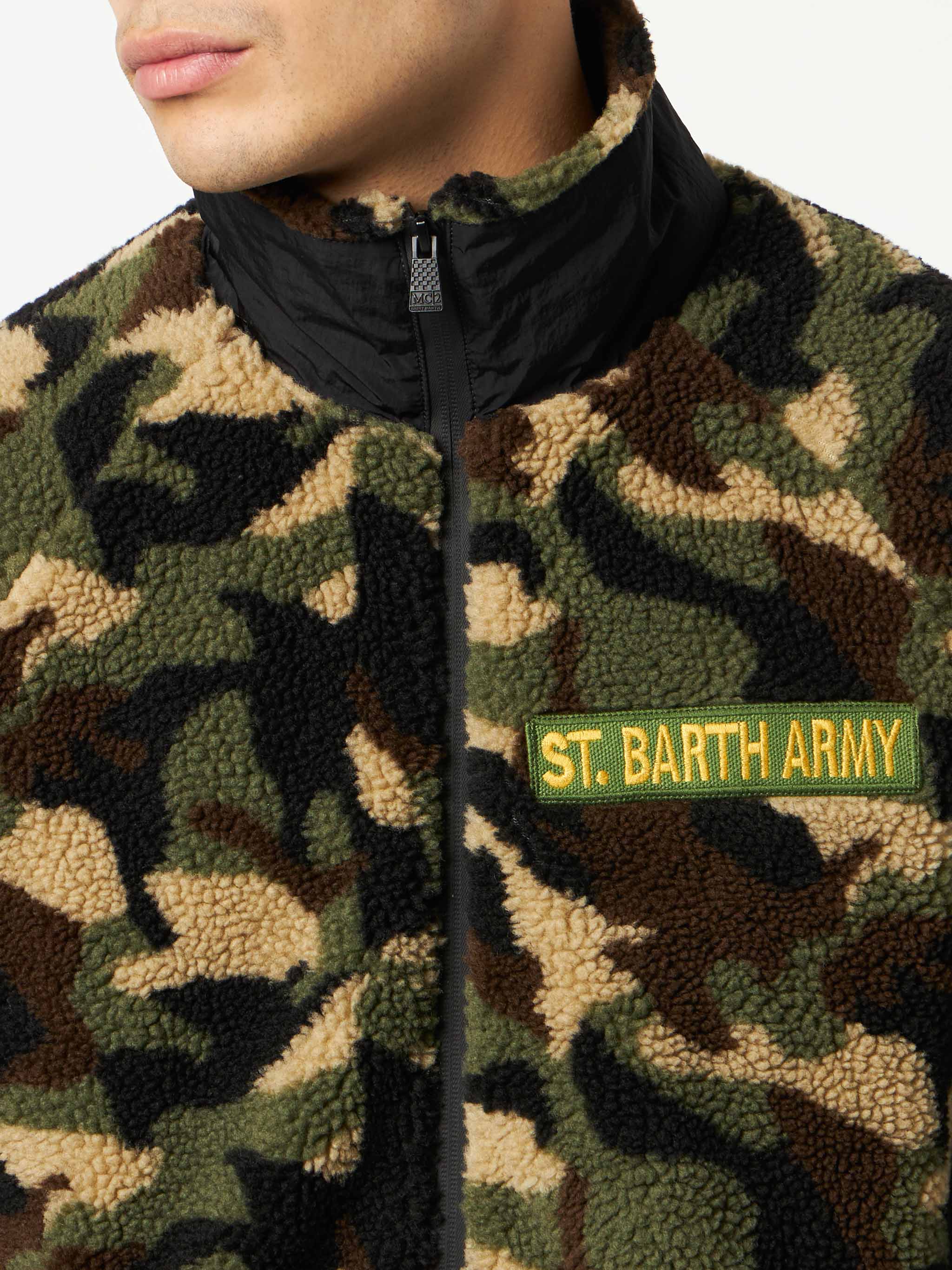 mc2-saint-barth-giacca-uomo-in-sherpa-mimetica-con-toppa-st-barth-army-e-tasca-f image 3