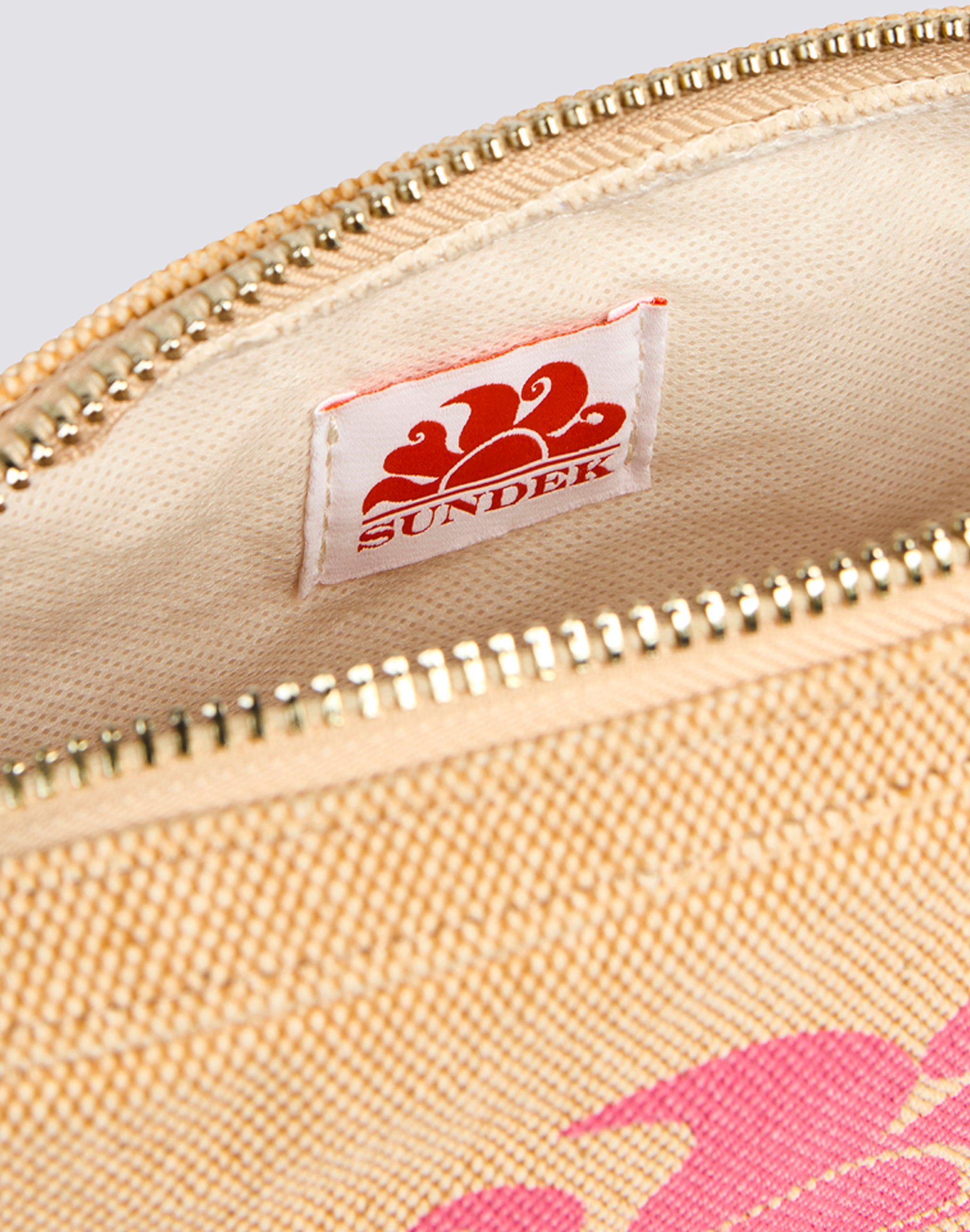 sundek-pochette-effetto-stone-washed-con-zip-e-asola-passamano image 4