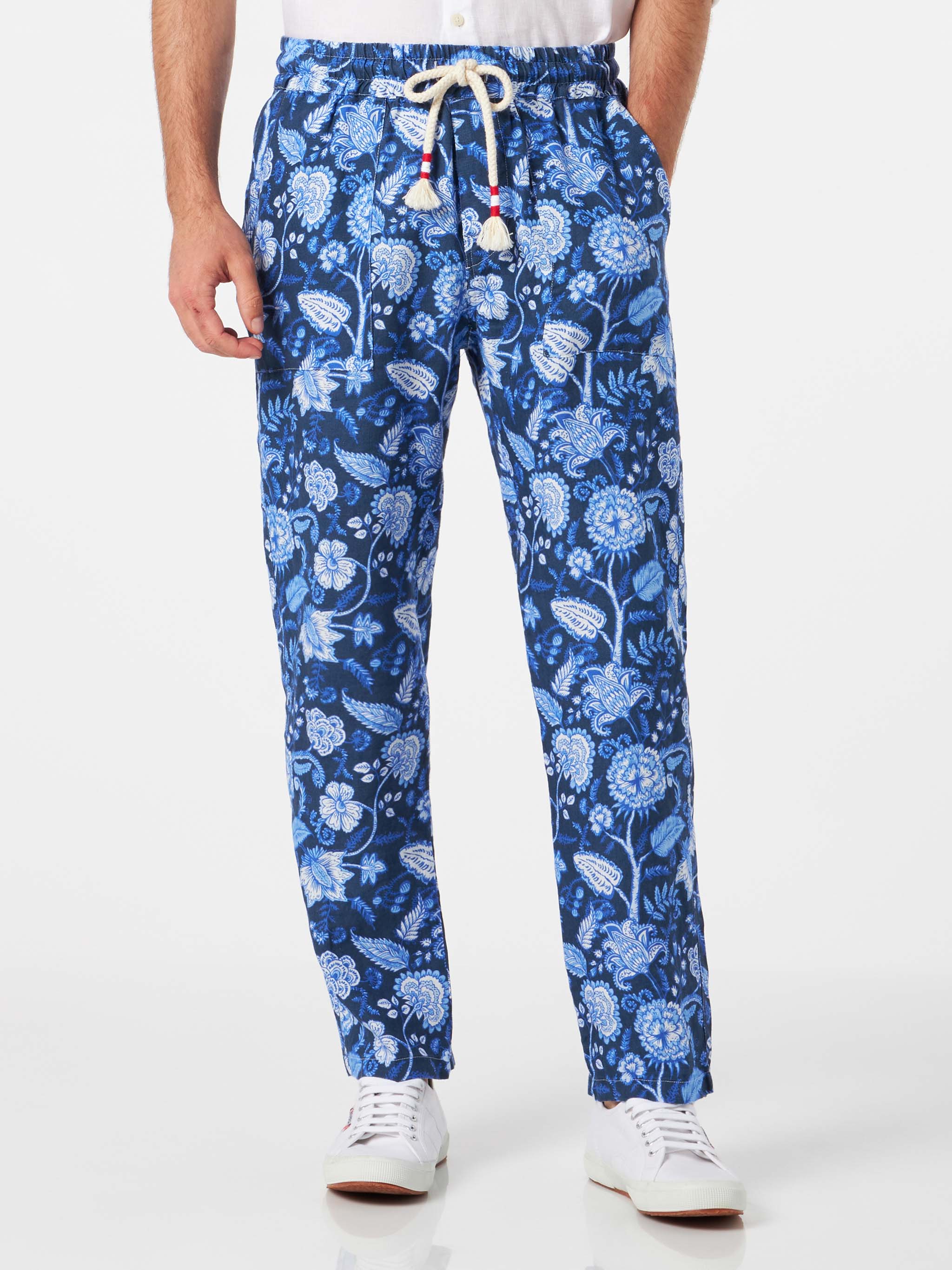 mc2-saint-barth-pantaloni-calais-uomo-in-puro-lino-blu-con-stampa-floreale image 1