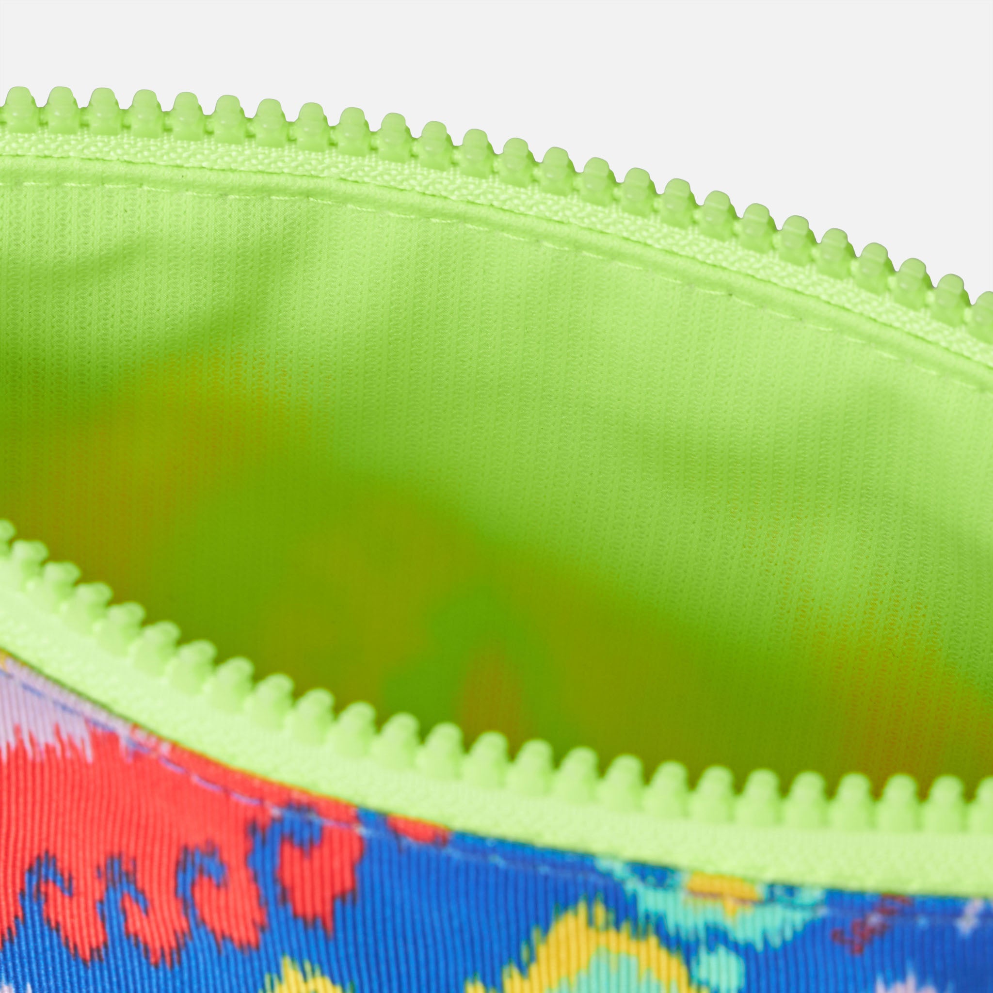 mc2-saint-barth-pochette-pareasy-nylon-stampa-ikat-20x25 image 5