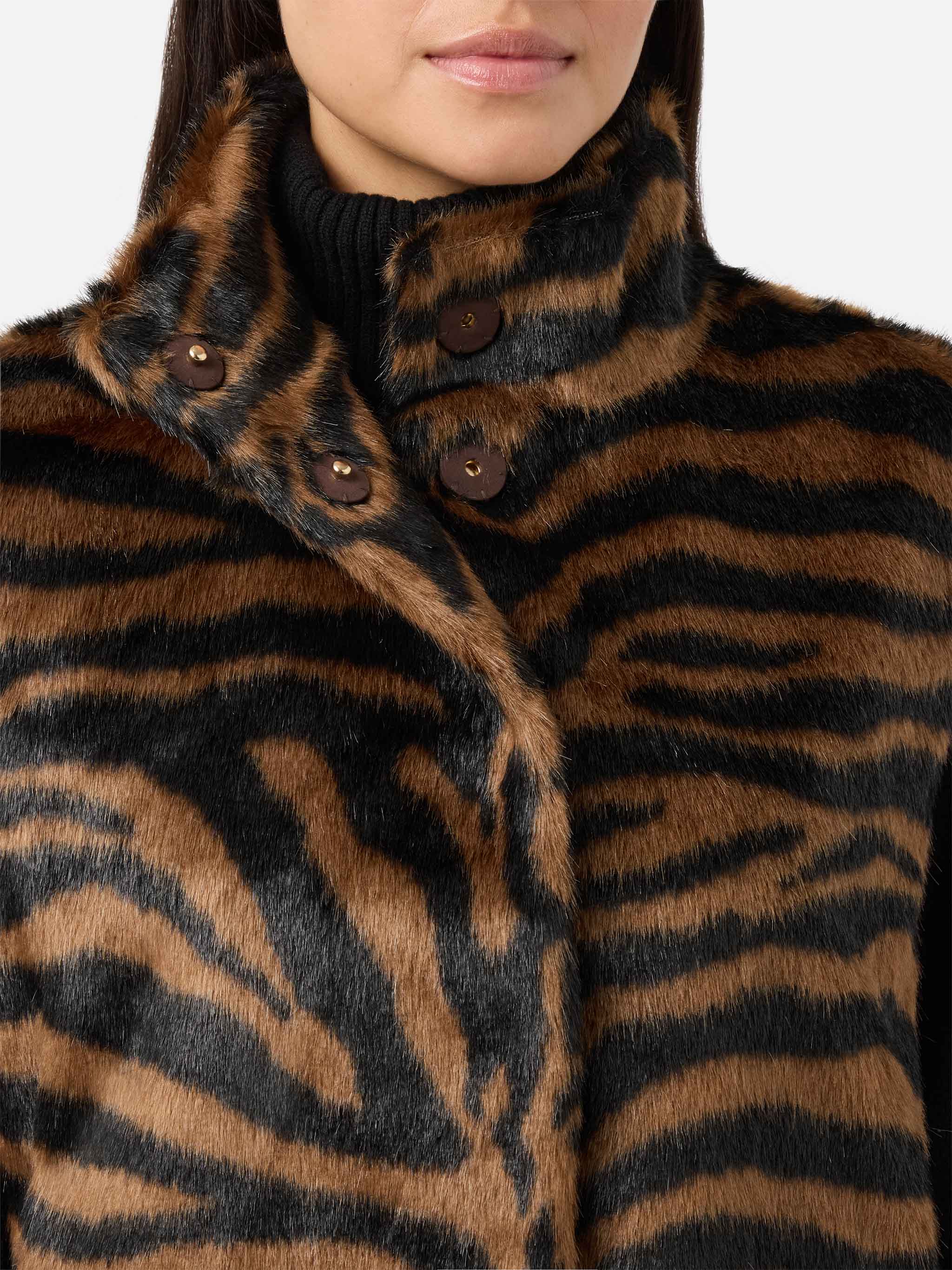 mc2-saint-barth-gilet-ambre-in-faux-fur-smanicato-donna-con-stampa-zebrata-vesti image 3
