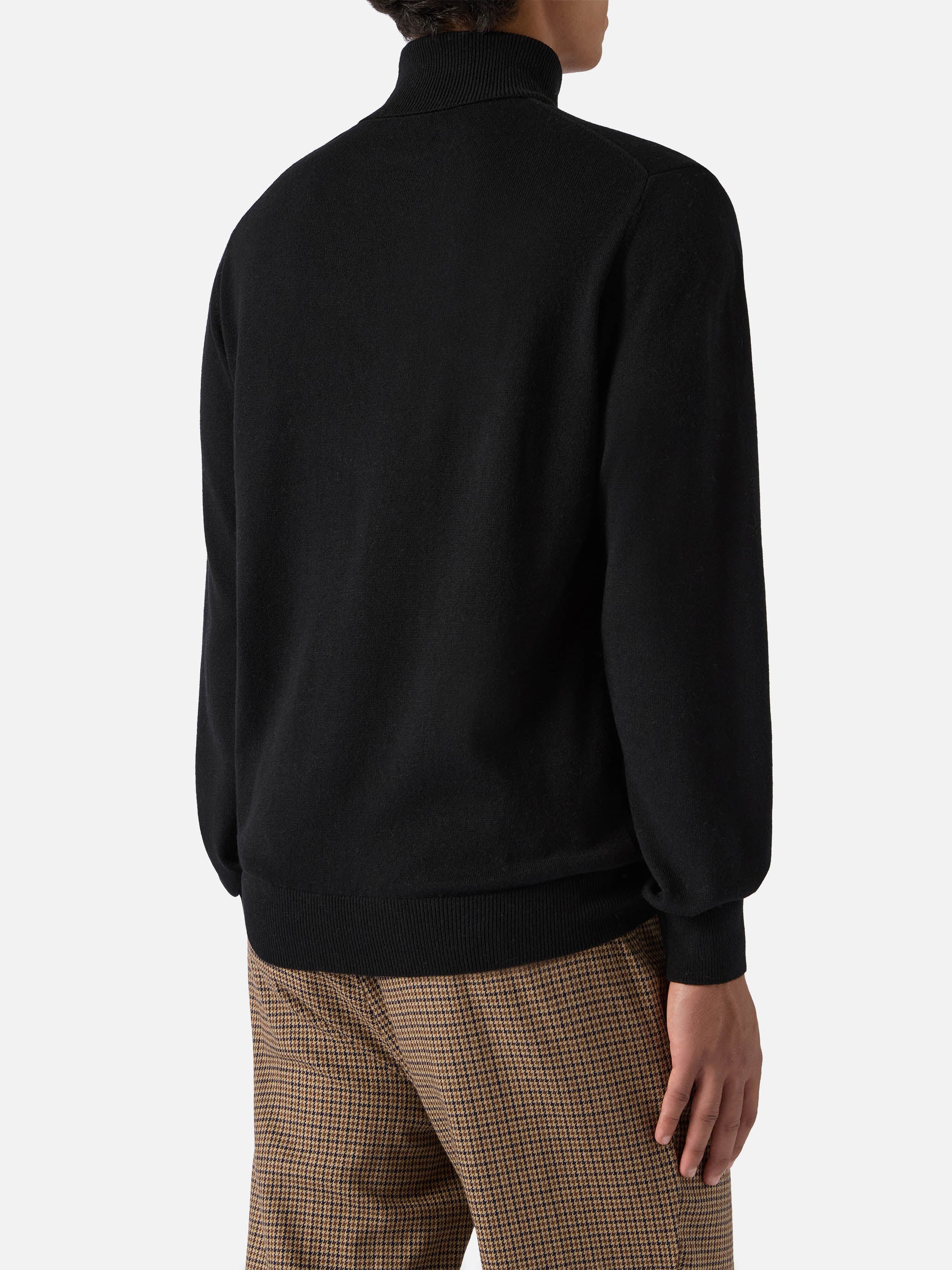 mc2-saint-barth-bond-dolcevita-uomo-nero-lana-merino-e-cashmere image 3