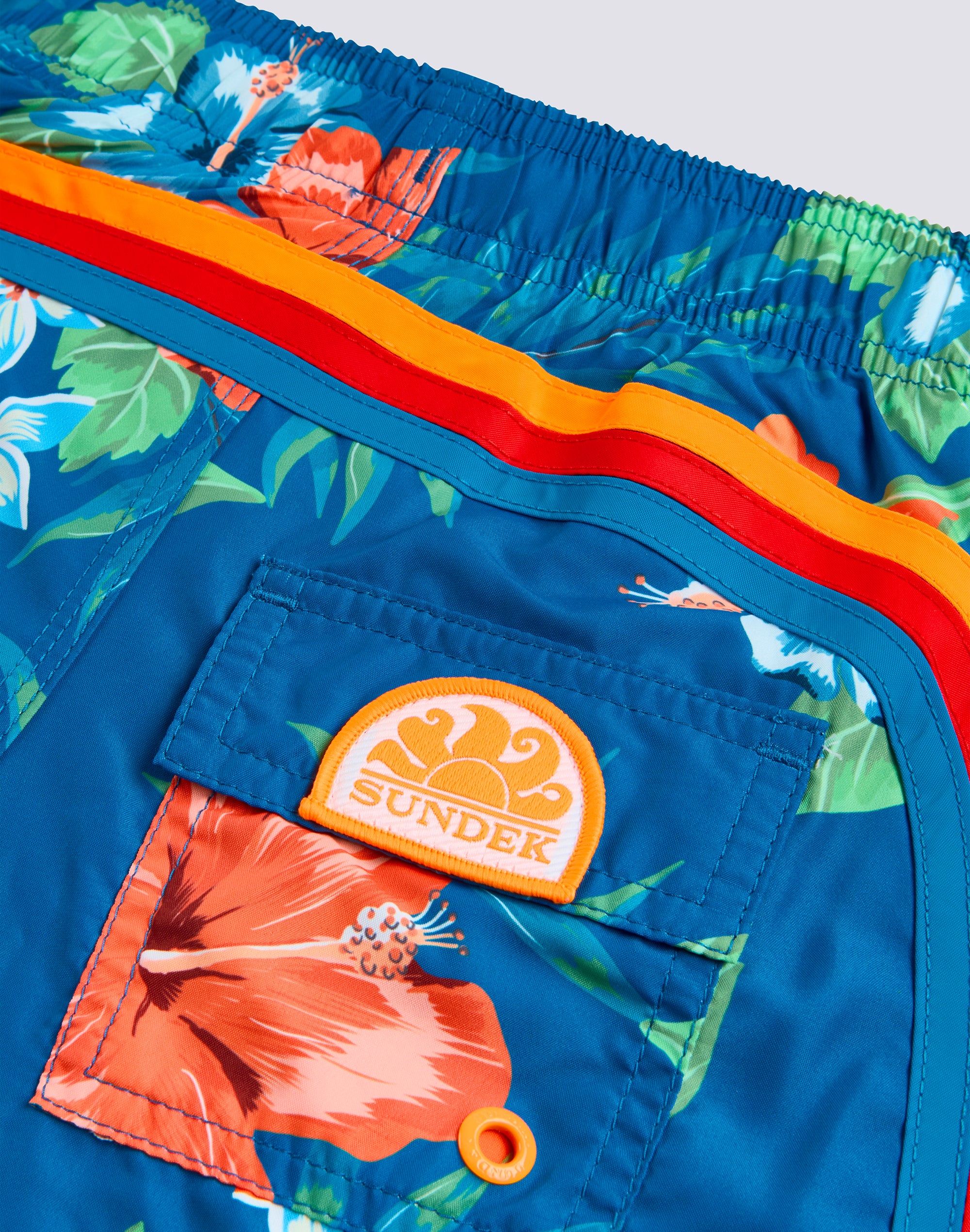 sundek-costume-da-bagno-bambino-corto-vita-elasticata-repreve-stampa-island-blis image 3