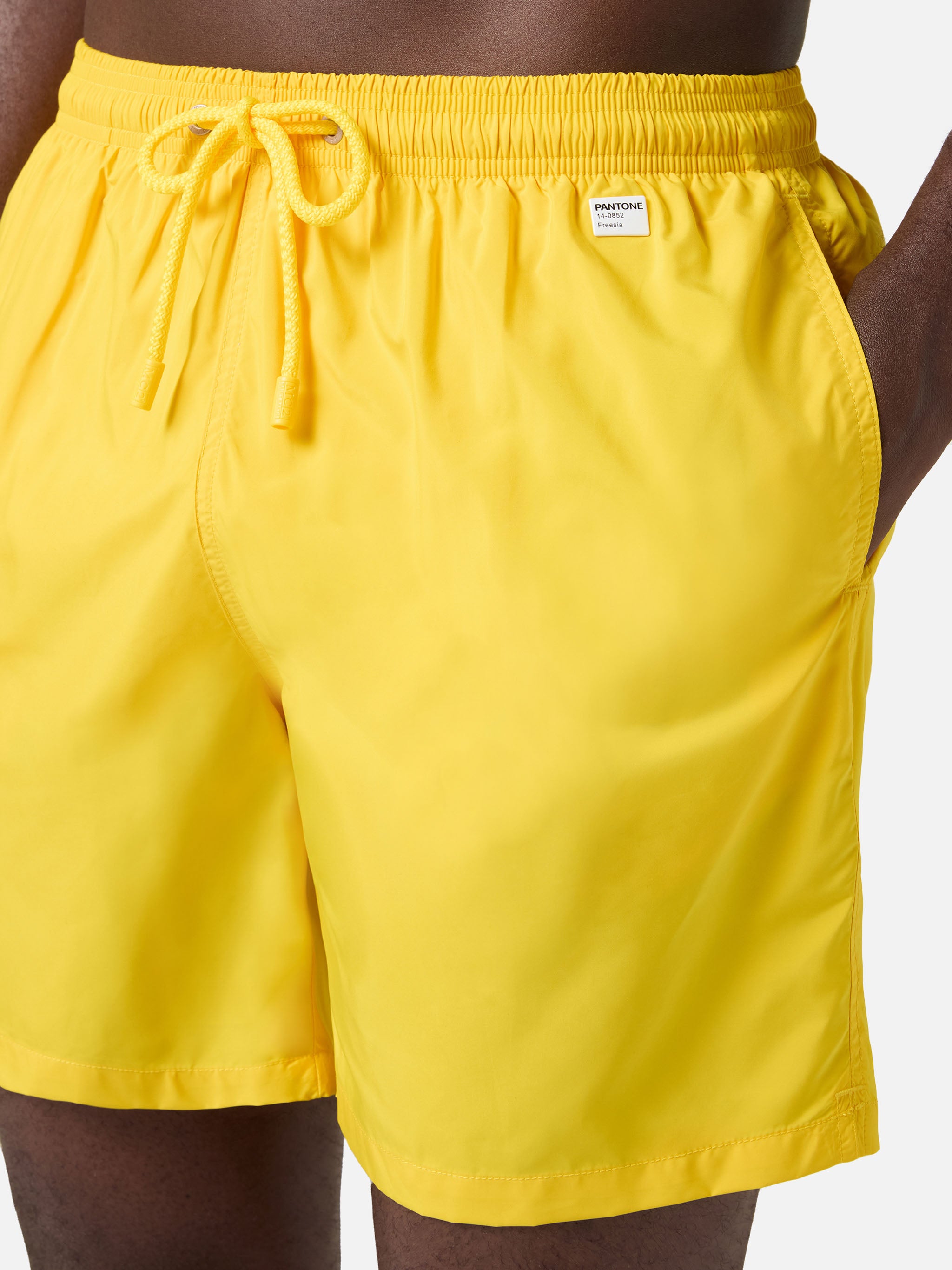 mc2-saint-barth-lighting-boxer-mare-uomo-giallo-special-edition-pantone image 4
