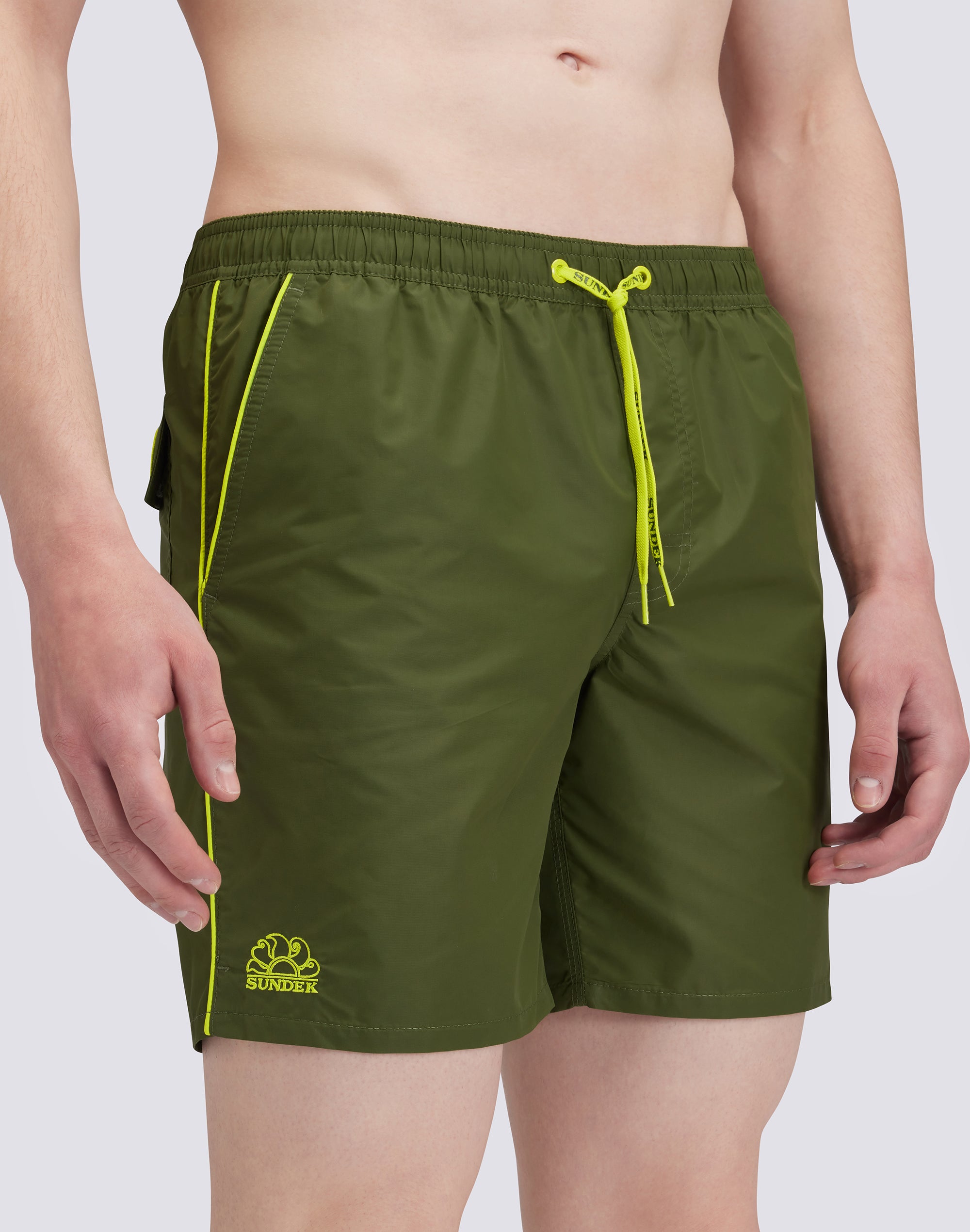sundek-costume-mare-uomo-media-lunghezza-iconic-con-piping-boxer-m420bdta100 image 3